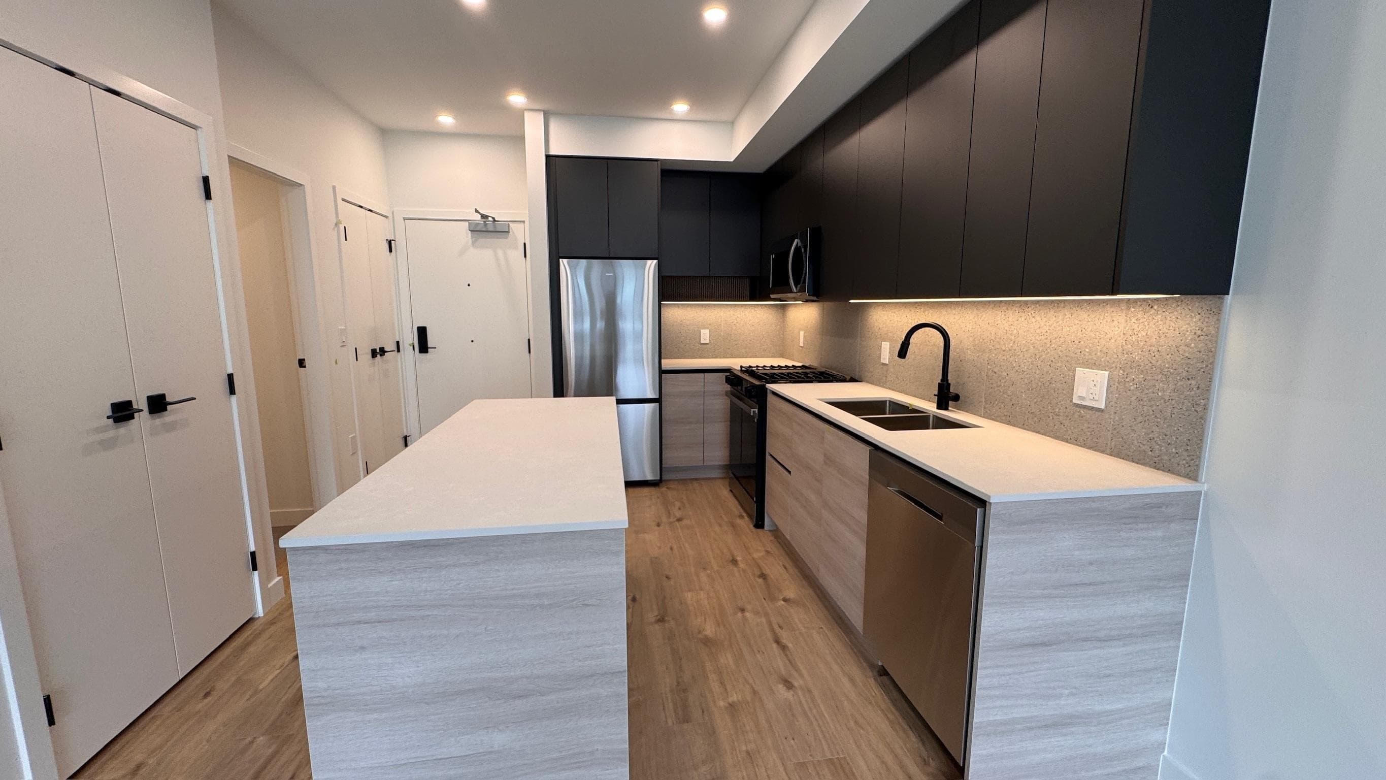 3xx - 9688 University Crescent, Burnaby, V5A 0H5 — photo 2