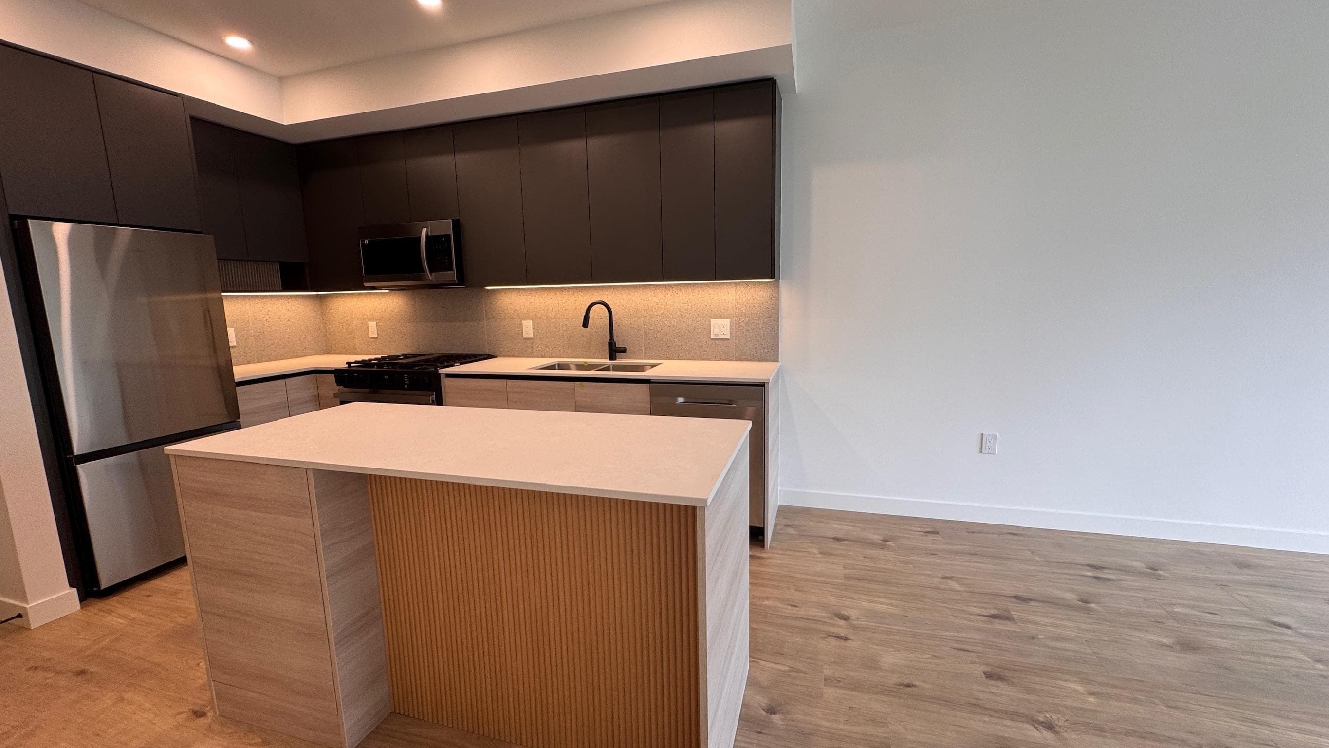 3xx - 9688 University Crescent, Burnaby, V5A 0H5 — photo 3