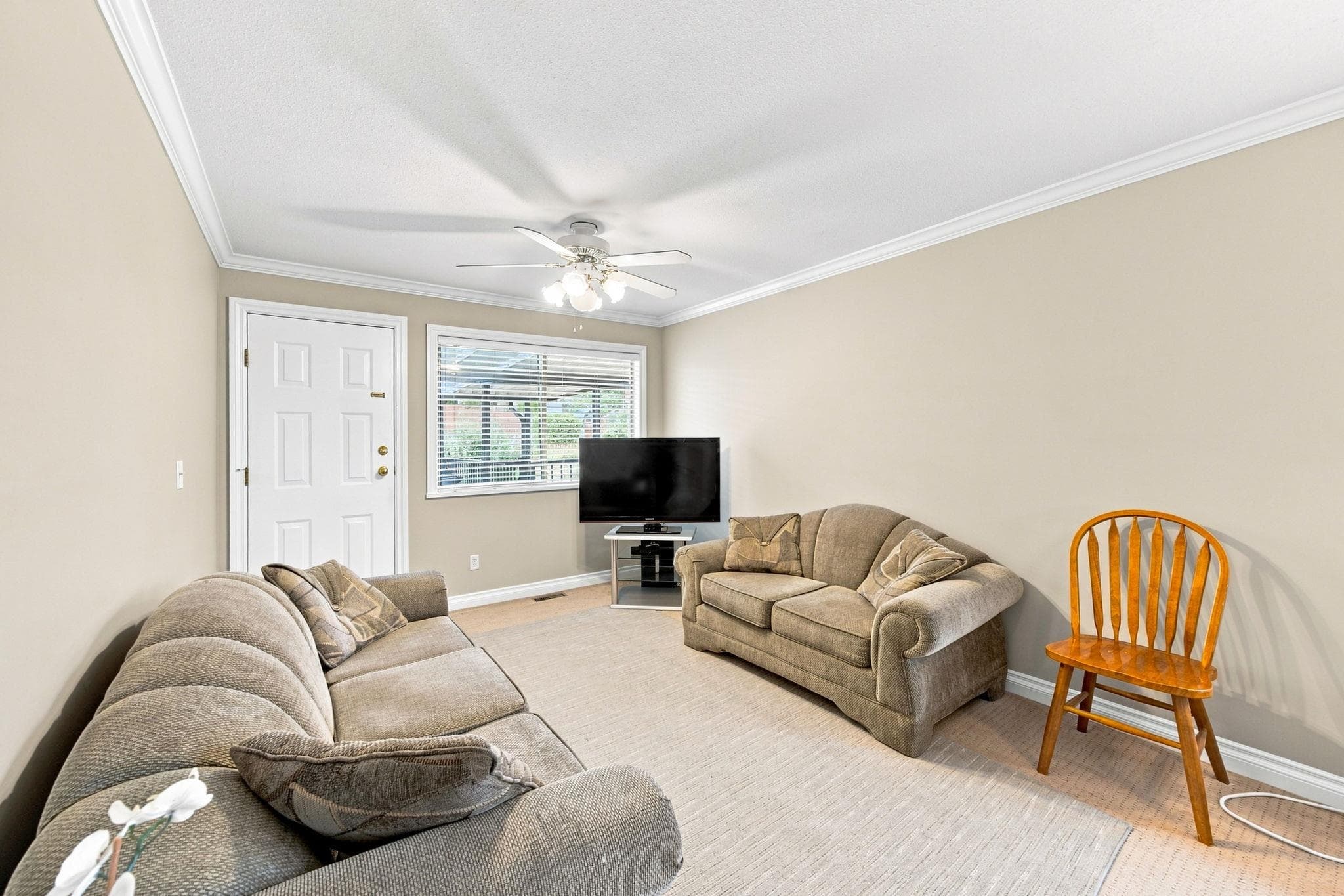2152 Pitt River Road, Port Coquitlam, V3C 1R4 — photo 2
