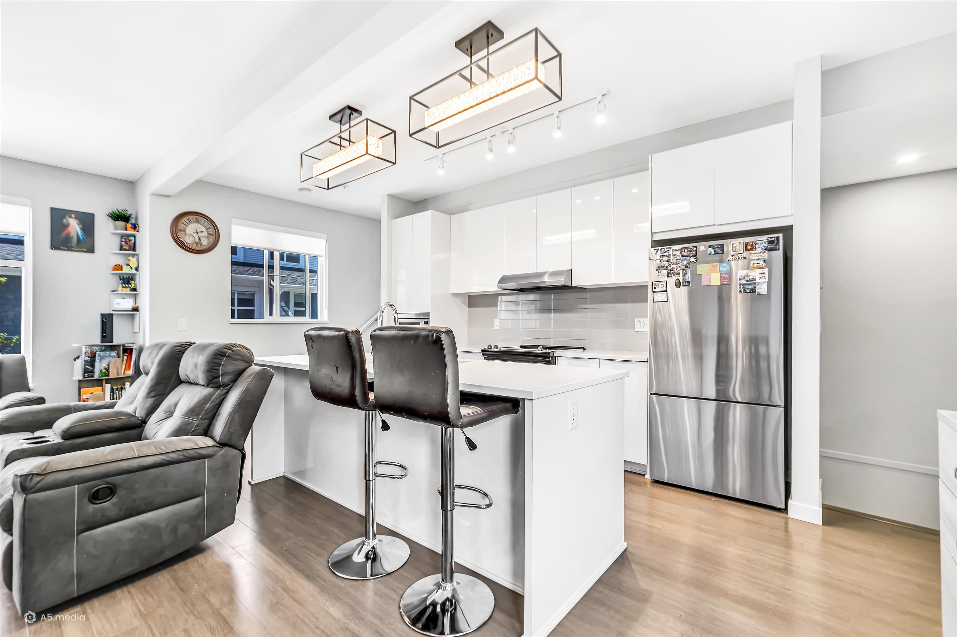 1038 - 11280 Pazarena Place, Maple Ridge, V2X 9H8 — photo 2
