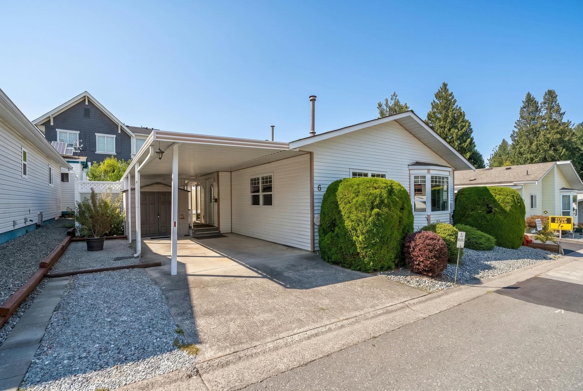 6 - 8078 King George Boulevard, Surrey, V3W 5B5 — photo 1