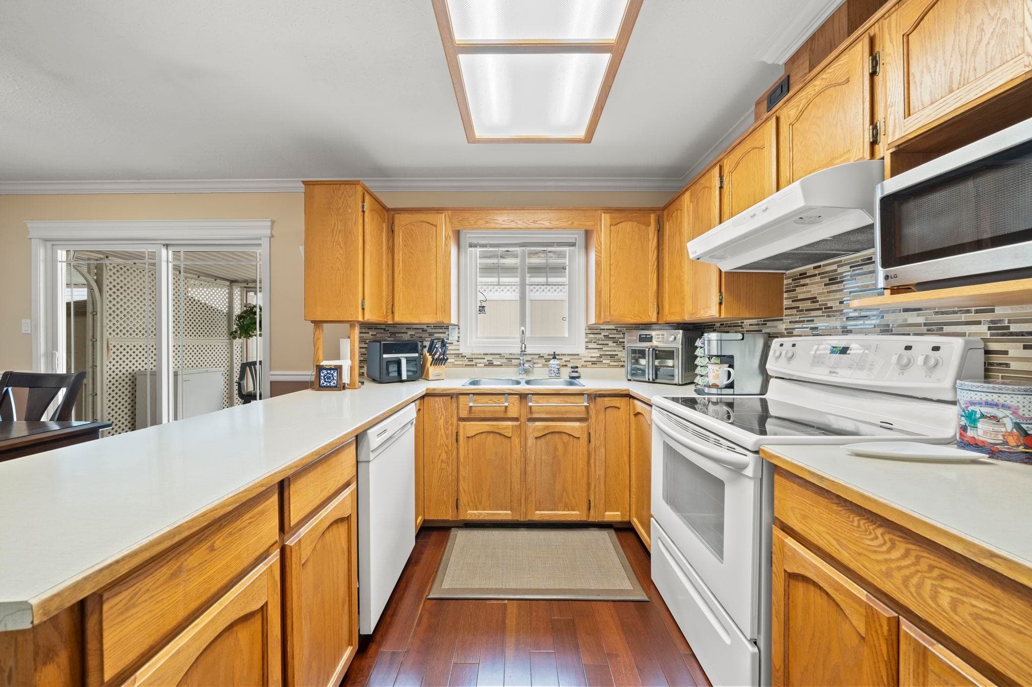 6 - 8078 King George Boulevard, Surrey, V3W 5B5 — photo 4
