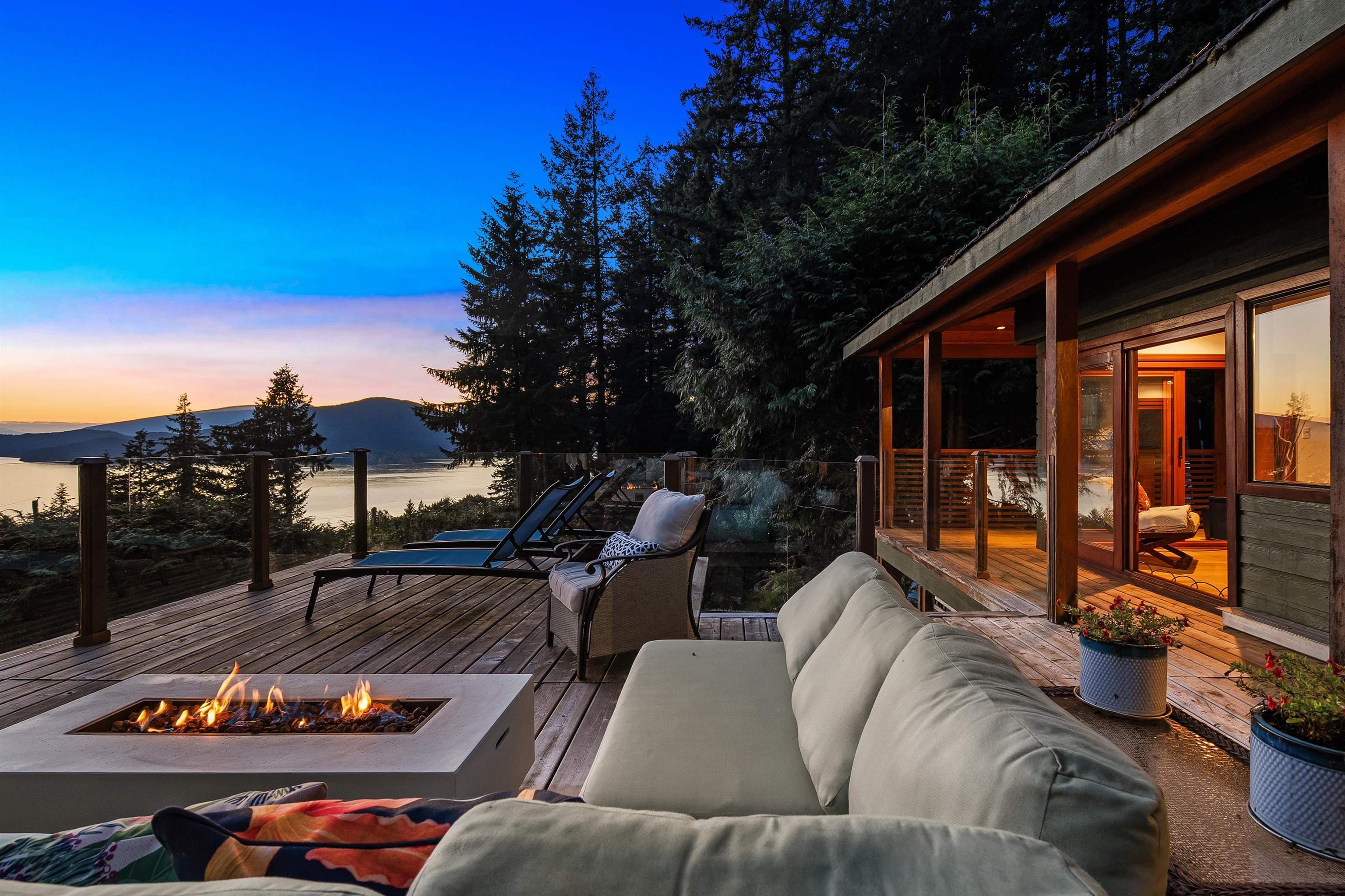 505 Upper Bayview Road, Lions Bay, V0N 2E0 — photo 1