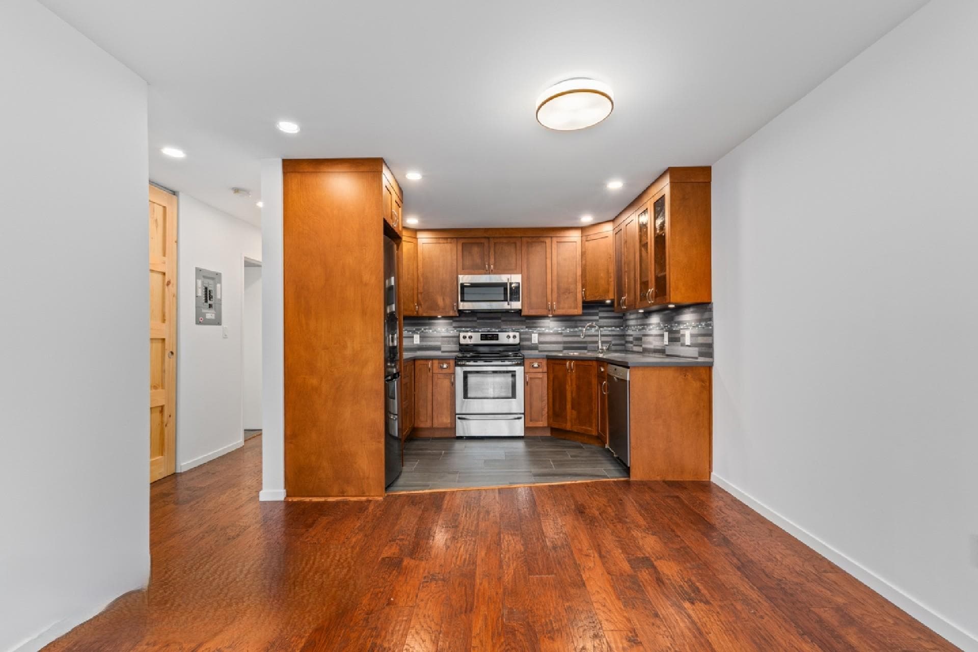303 - 2033 West 7th Ave, Vancouver, V6J 1T3 — photo 2