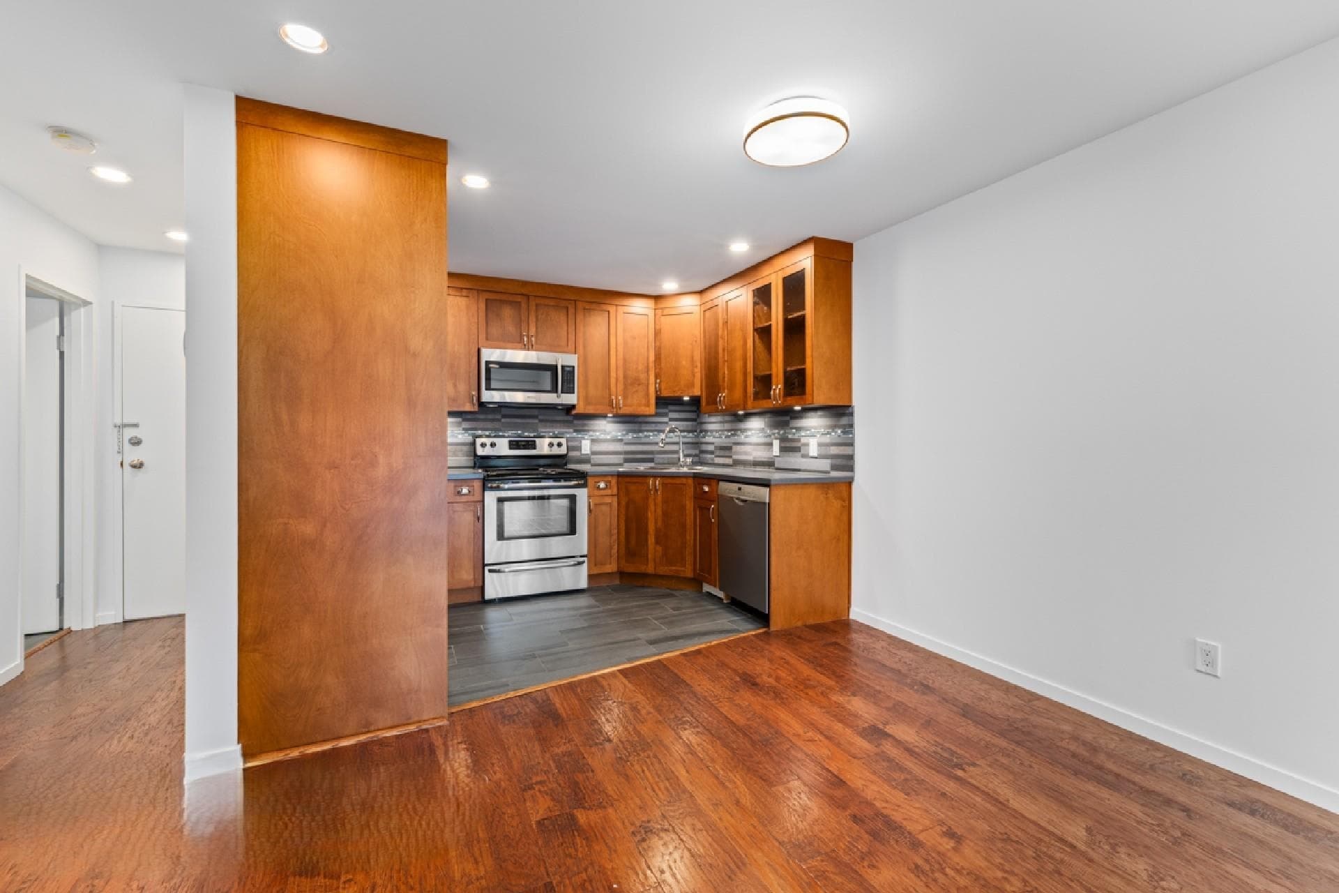 303 - 2033 West 7th Ave, Vancouver, V6J 1T3 — photo 3