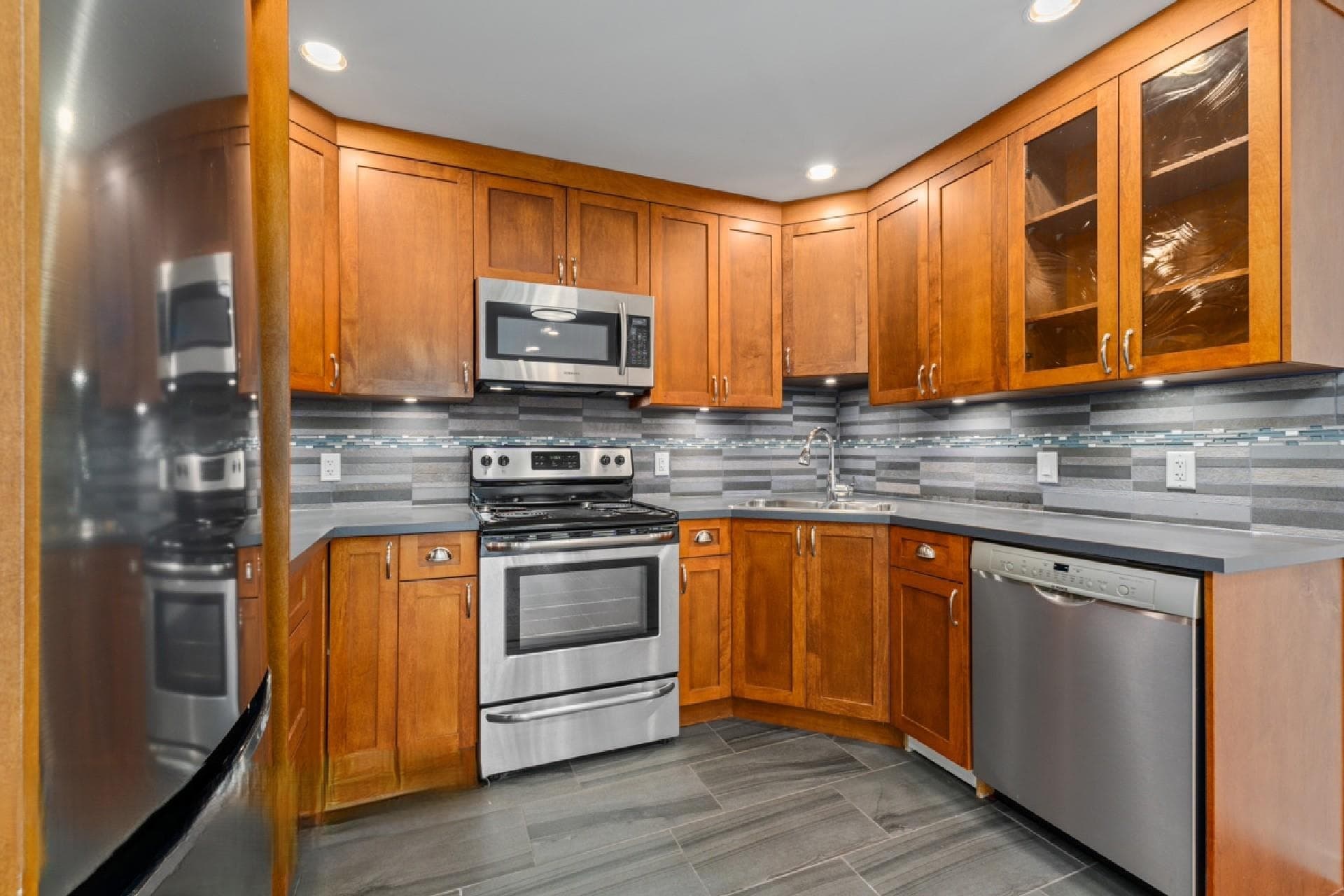 303 - 2033 West 7th Ave, Vancouver, V6J 1T3 — photo 4