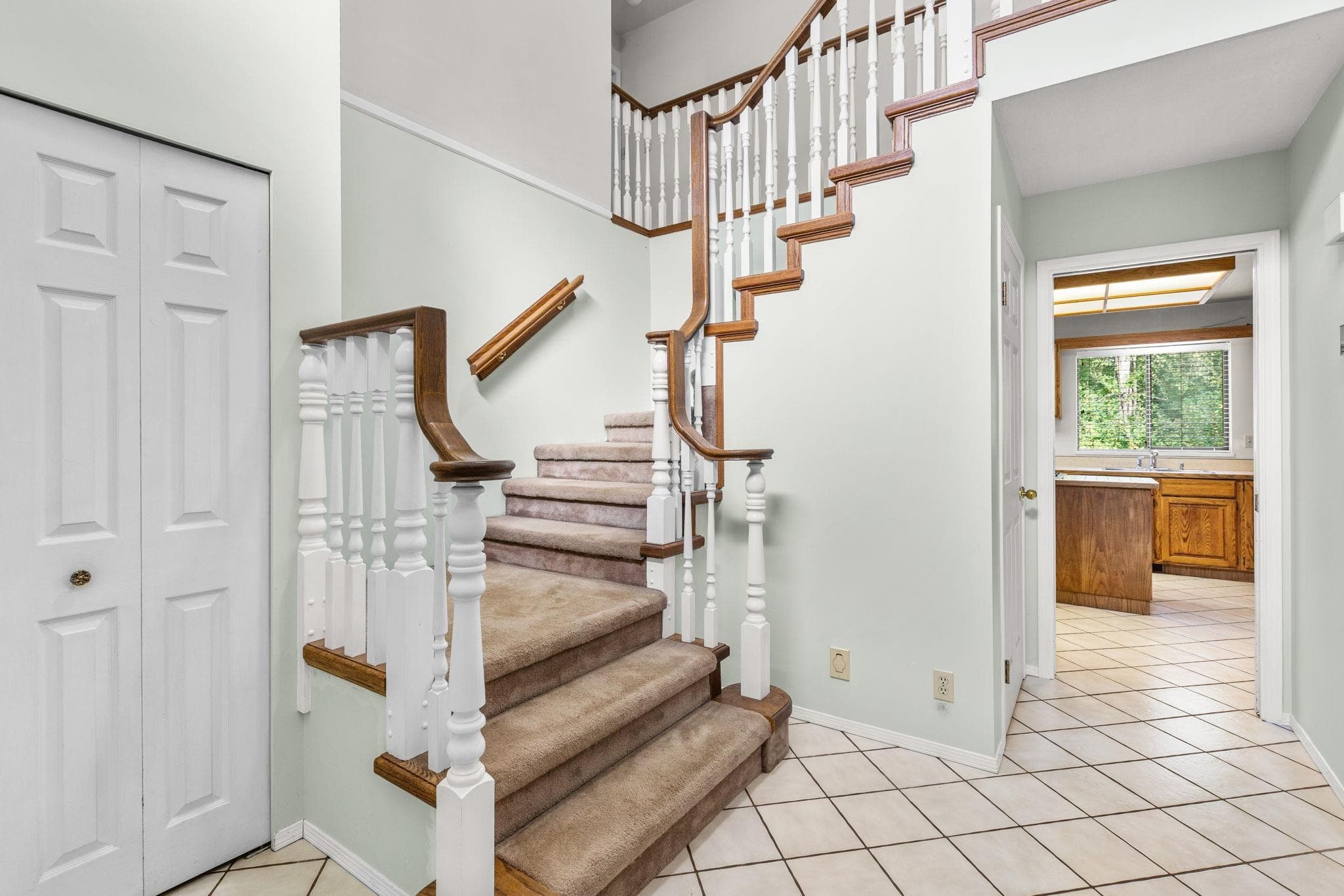 5858 Baffin Place, Burnaby, V5H 3S8 — photo 4