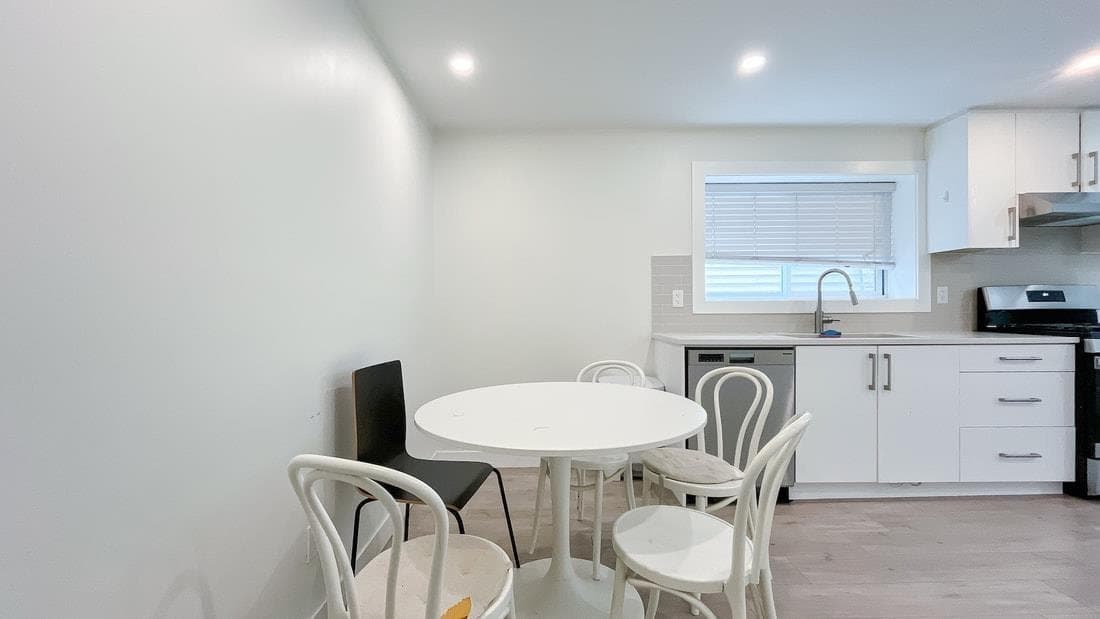 Ground Level - 320 E 57th Avenue, Vancouver, V5X 1S7 — photo 2