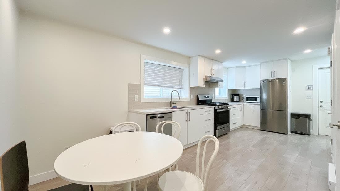 Ground Level - 320 E 57th Avenue, Vancouver, V5X 1S7 — photo 3