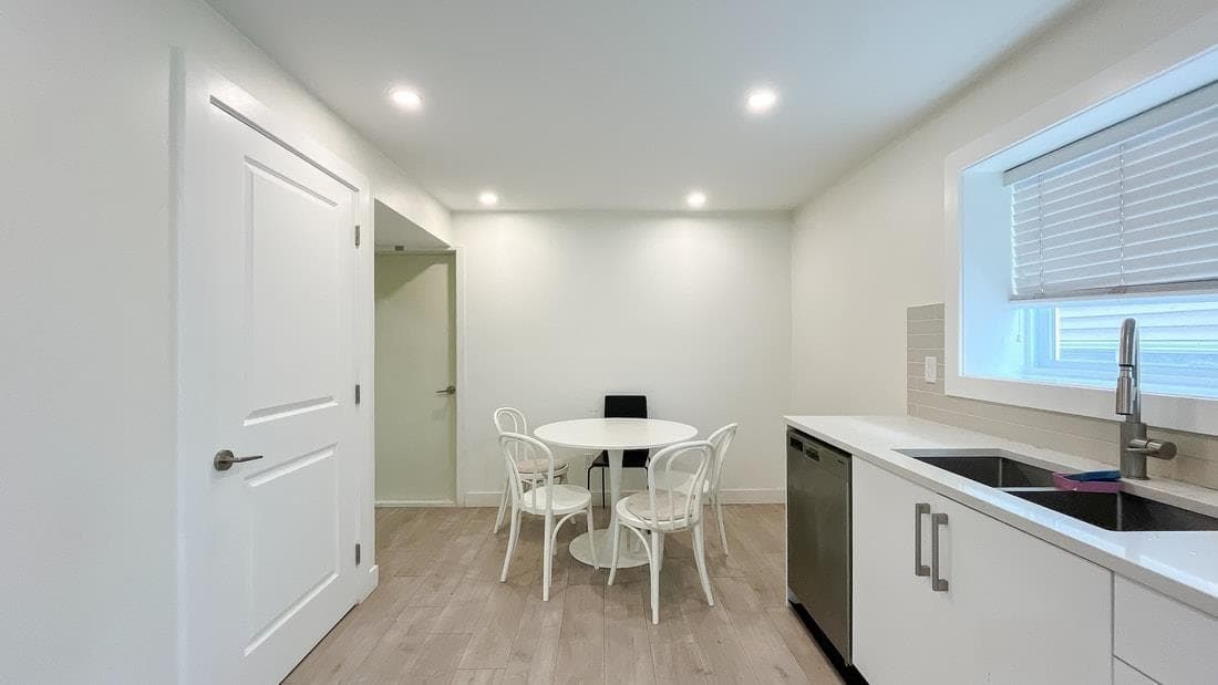 Ground Level - 320 E 57th Avenue, Vancouver, V5X 1S7 — photo 4