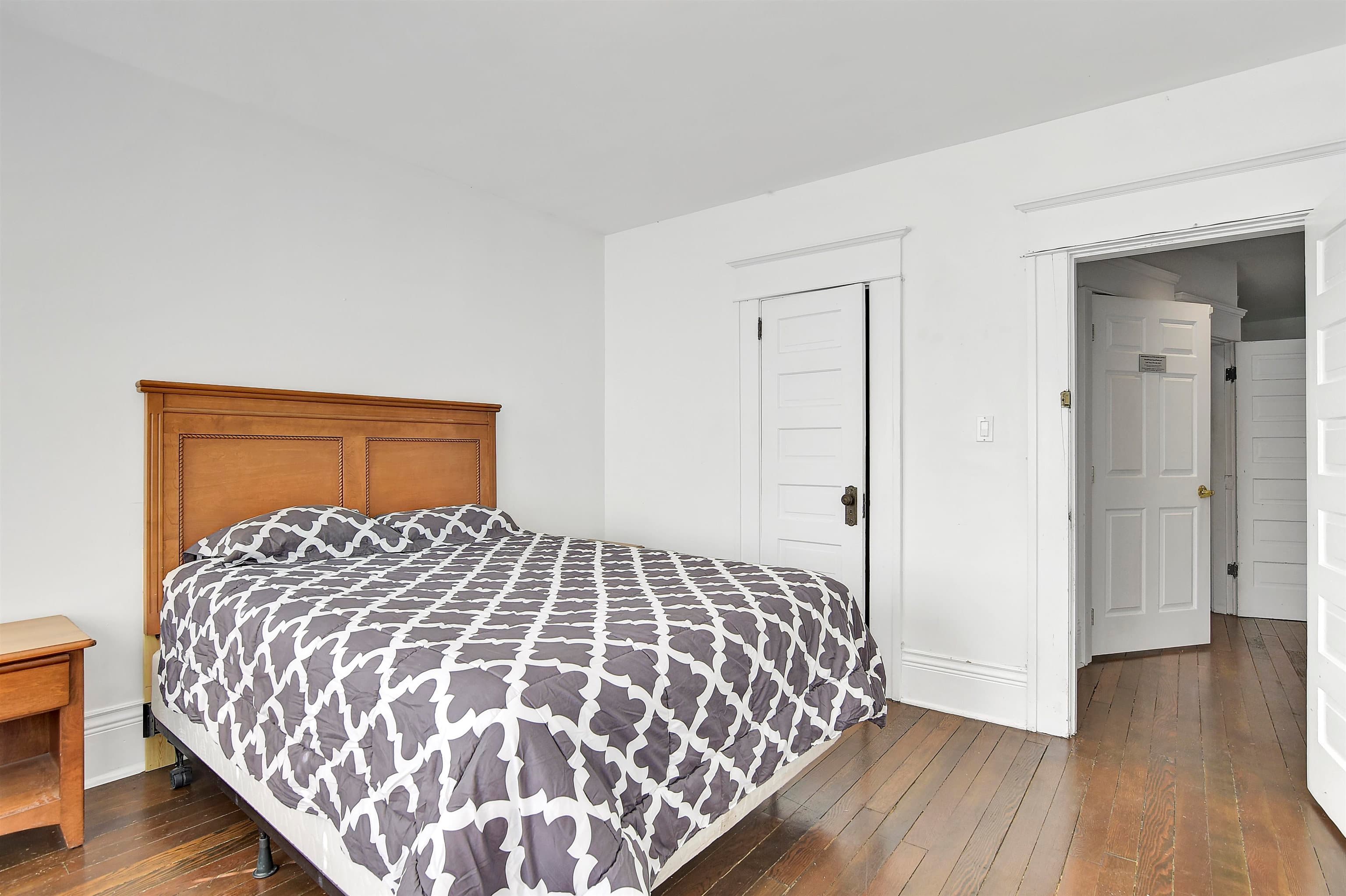 2 - 1517 Comox Street, Vancouver, V6G 1P3 — photo 4