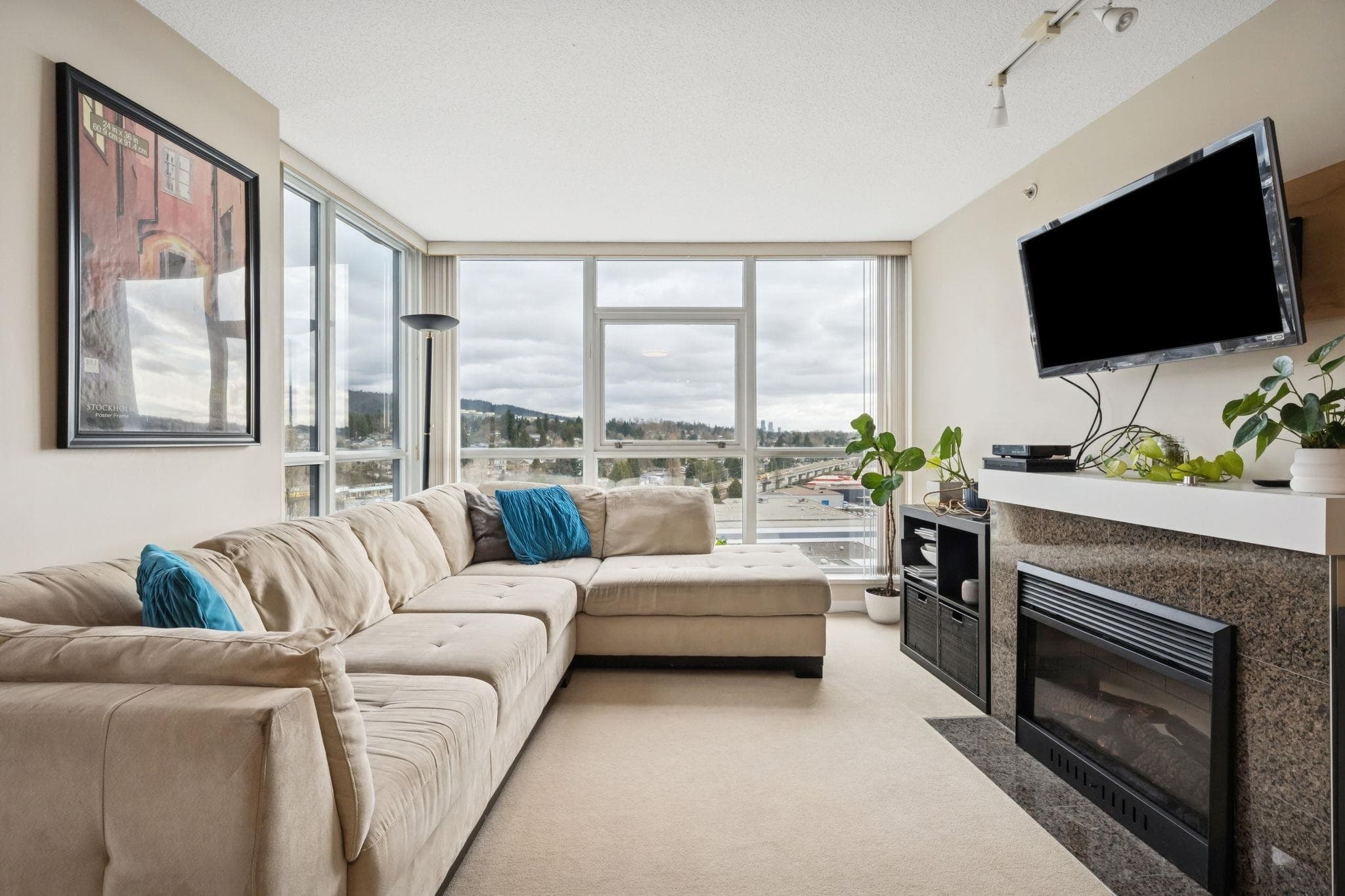1402 - 2225 Holdom Avenue, Burnaby, V5B 0A1 — photo 2