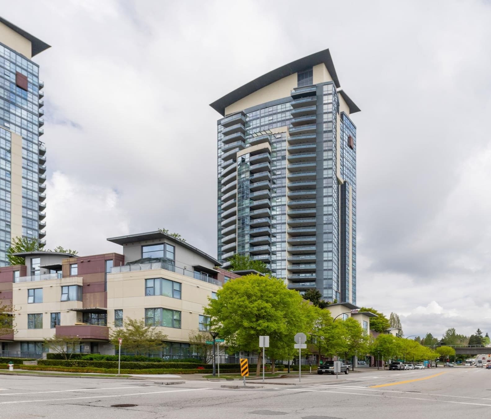 1402 - 2225 Holdom Avenue, Burnaby, V5B 0A1 — photo 1