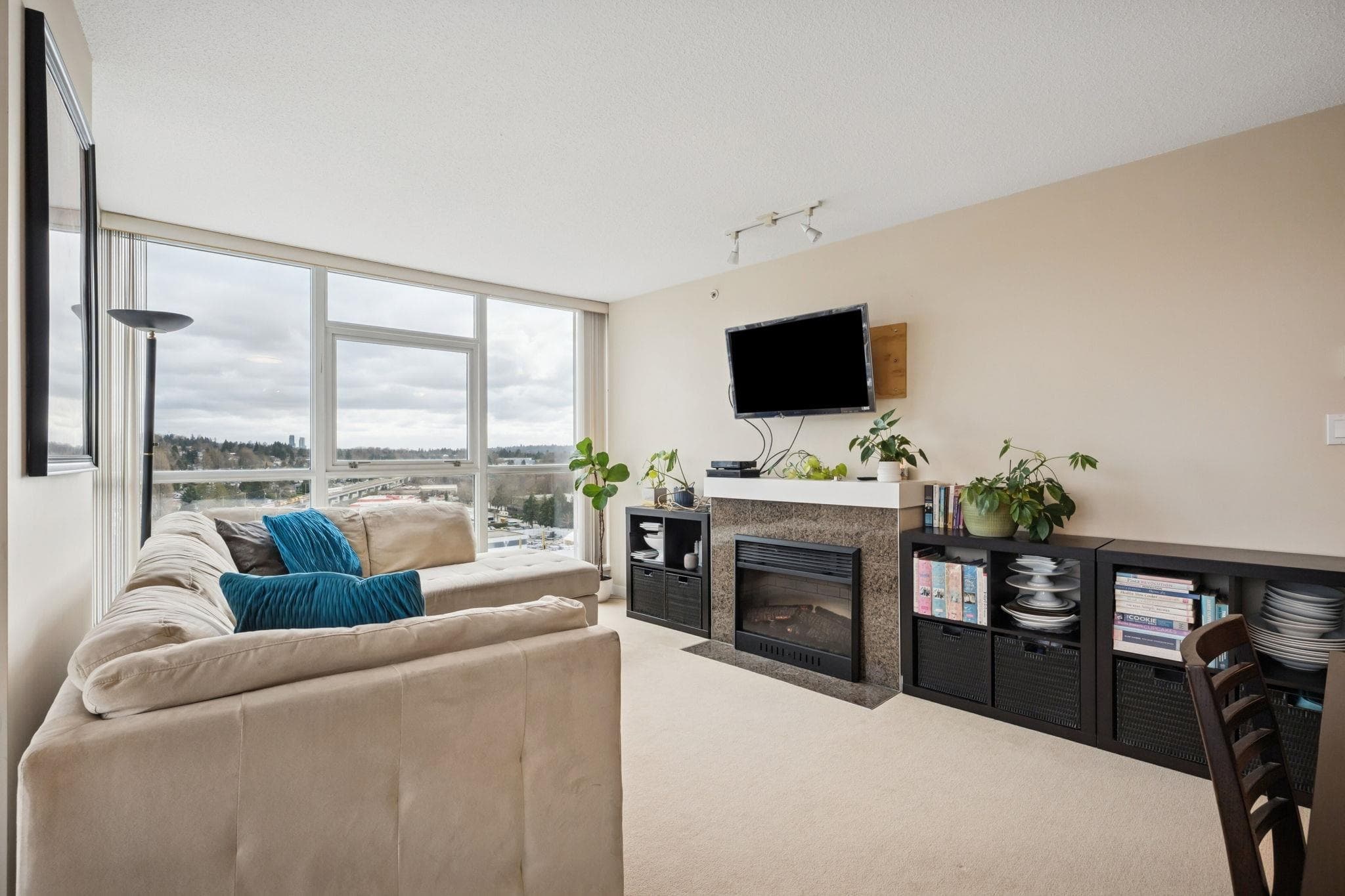 1402 - 2225 Holdom Avenue, Burnaby, V5B 0A1 — photo 4