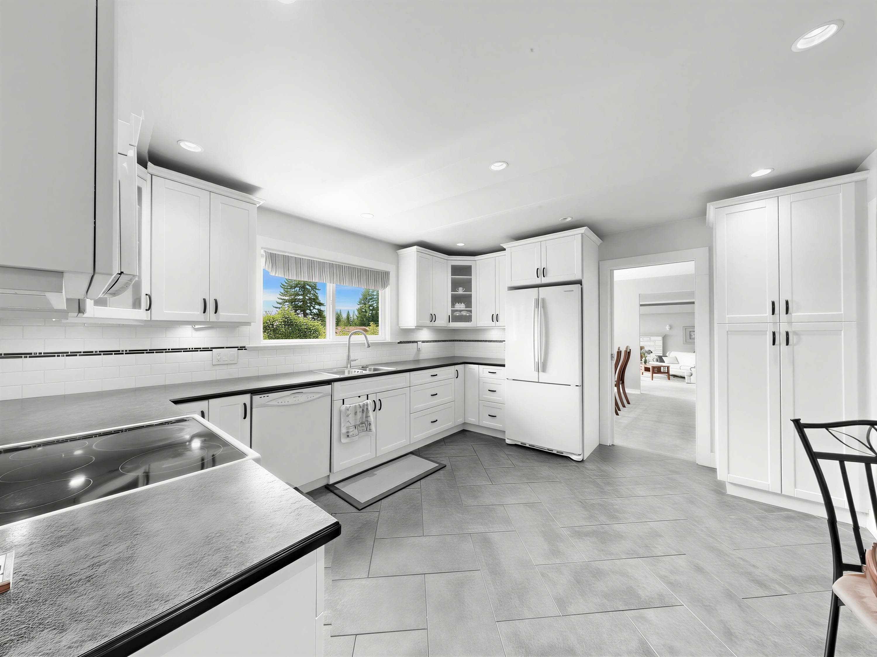 524 Lyn Court, Coquitlam, V3J 5N2 — photo 3
