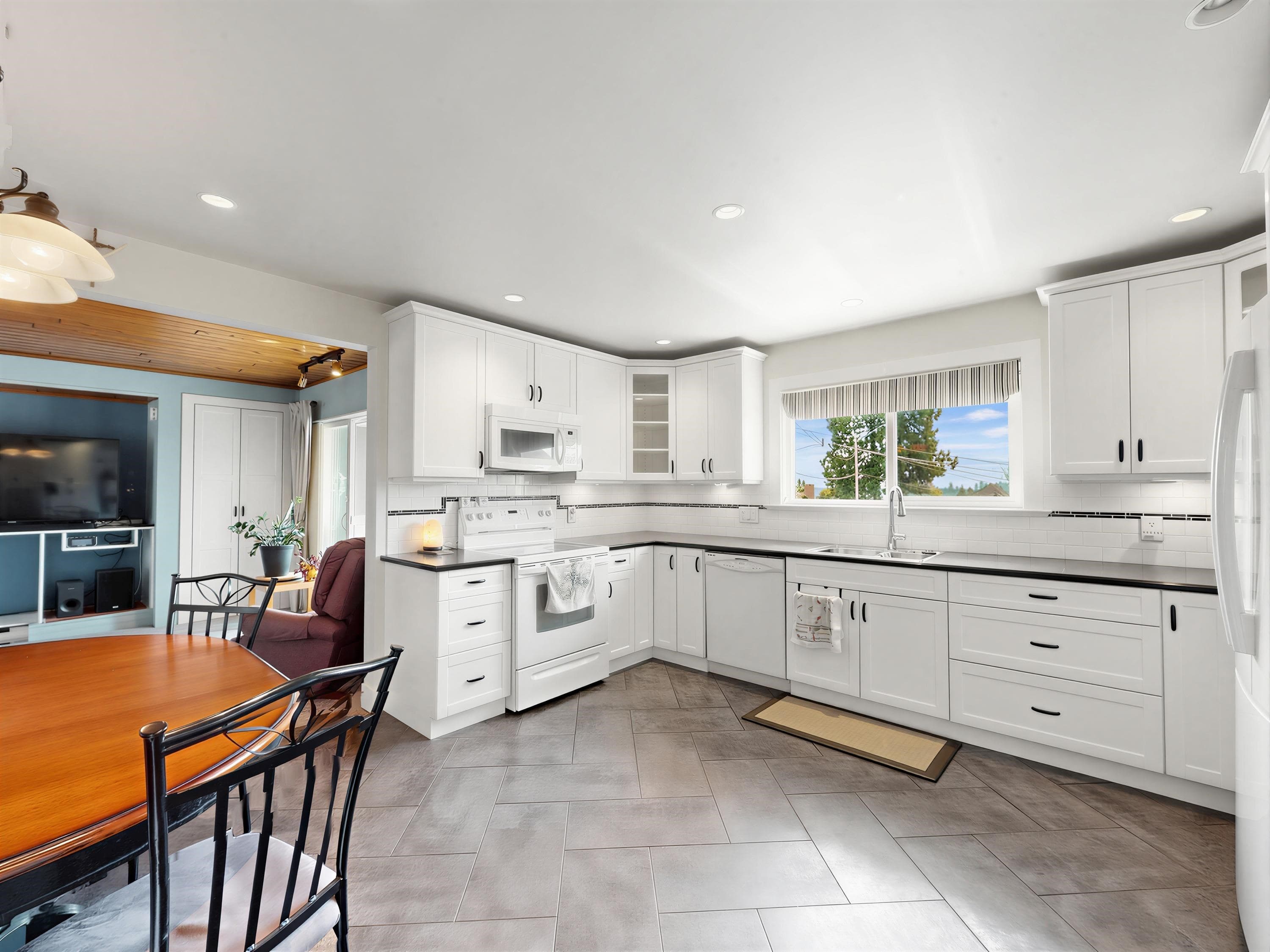524 Lyn Court, Coquitlam, V3J 5N2 — photo 5