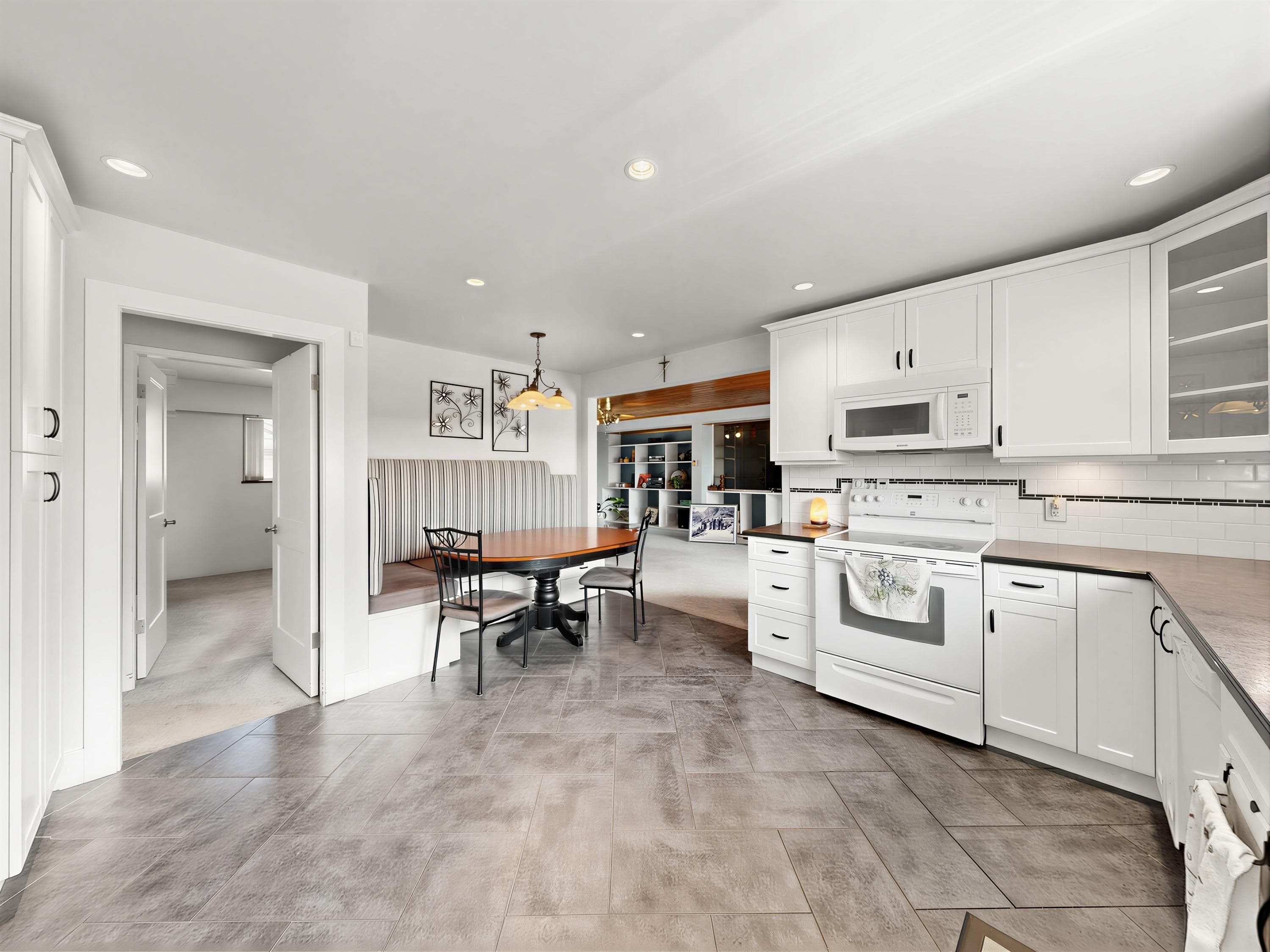 524 Lyn Court, Coquitlam, V3J 5N2 — photo 4