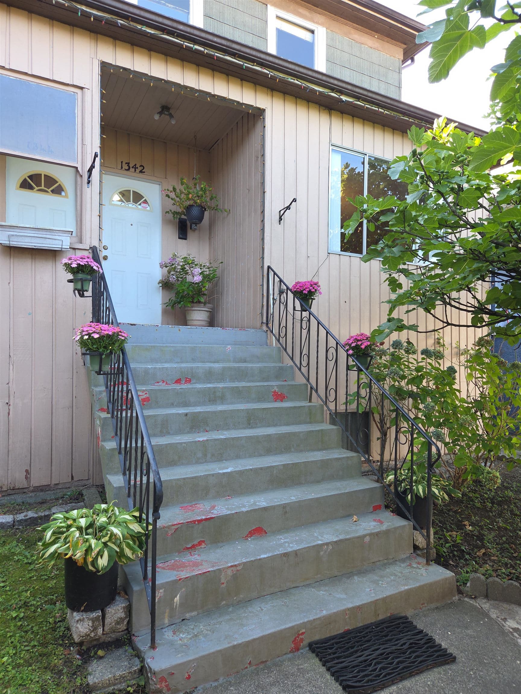 1342 Grant Street, Vancouver, V5L 2X5 — photo 1