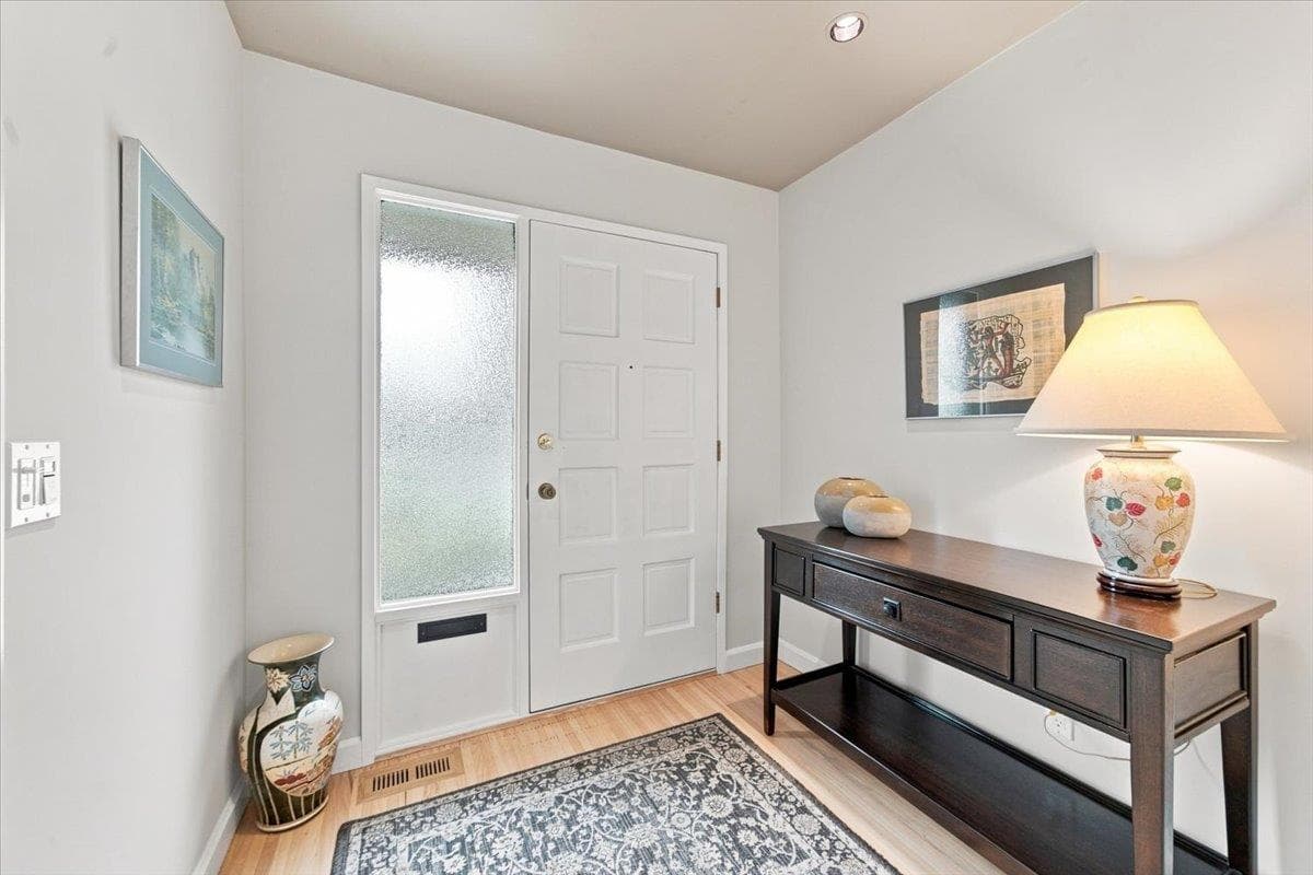 976 Corona Crescent, Coquitlam, V3J 6Y9 — photo 3