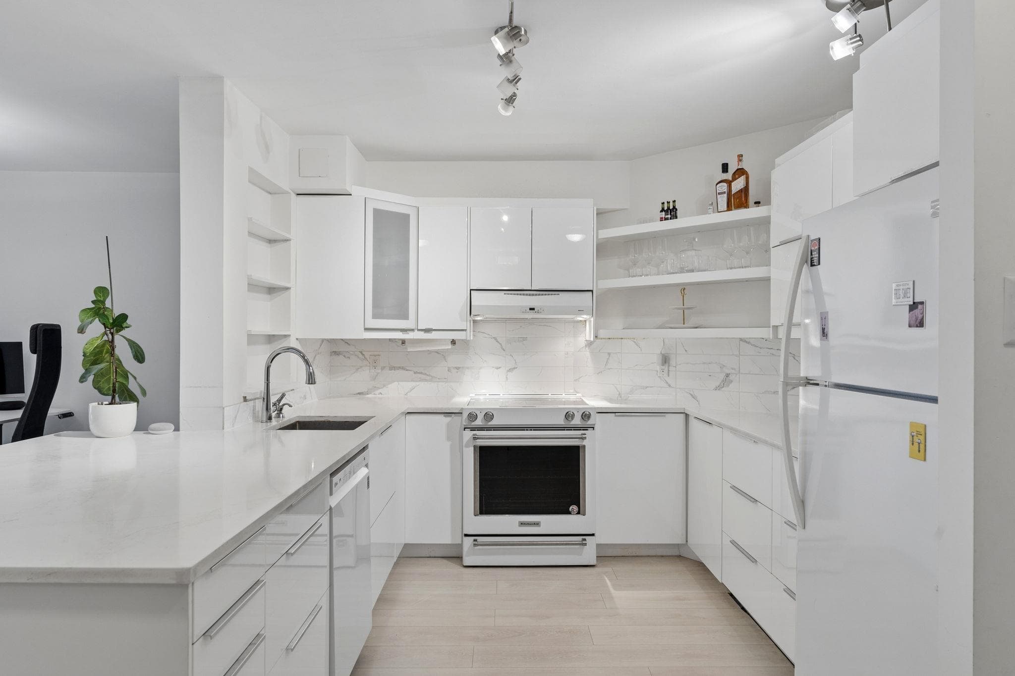 905 - 2024 Fullerton Avenue, North Vancouver, V7P 3G4 — photo 5