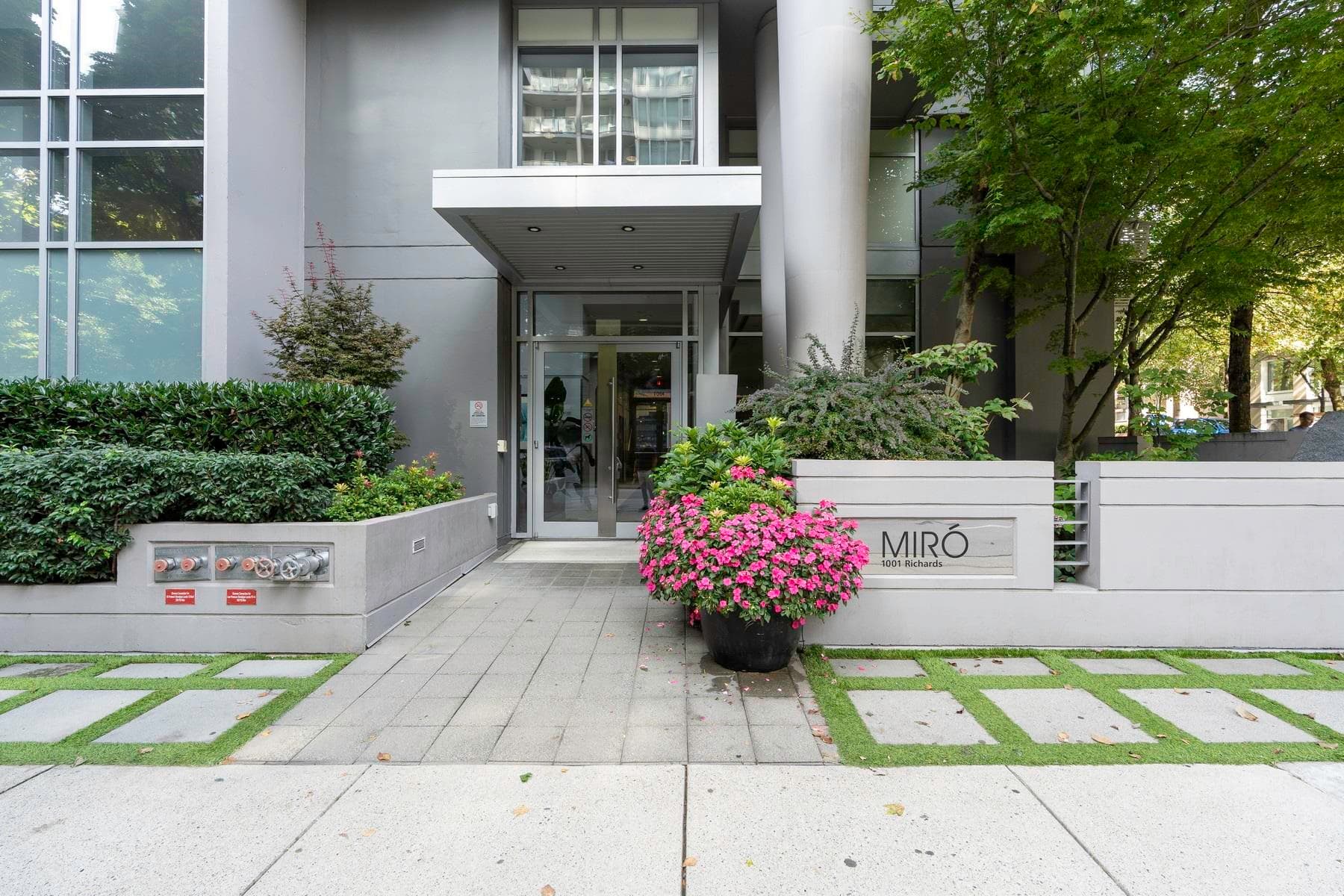 1702 - 1001 Richards Street, Vancouver, V6B 1J6 — photo 2