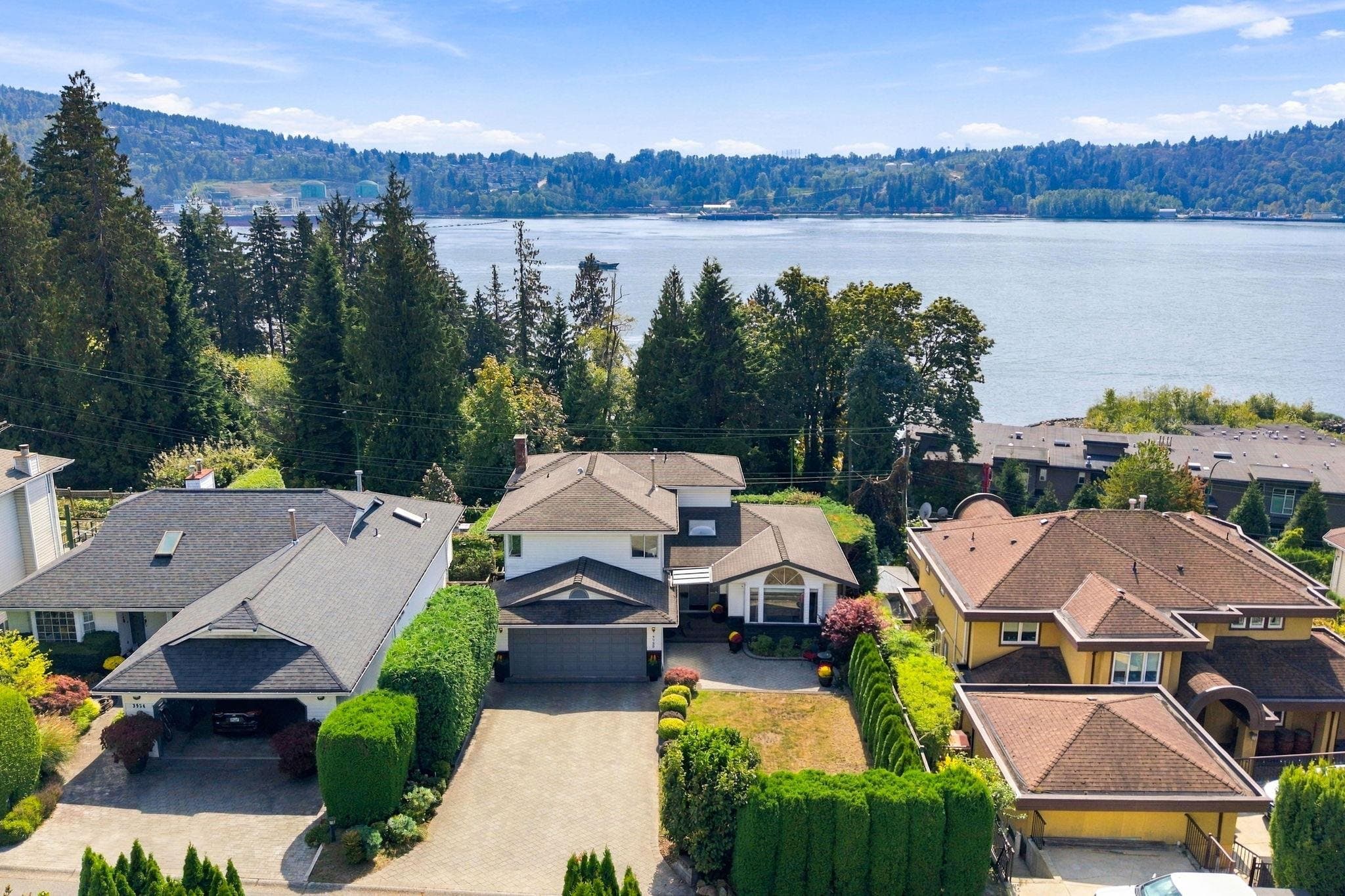 3950 Sparrow Lane, North Vancouver, V7G 2M8 — photo 2