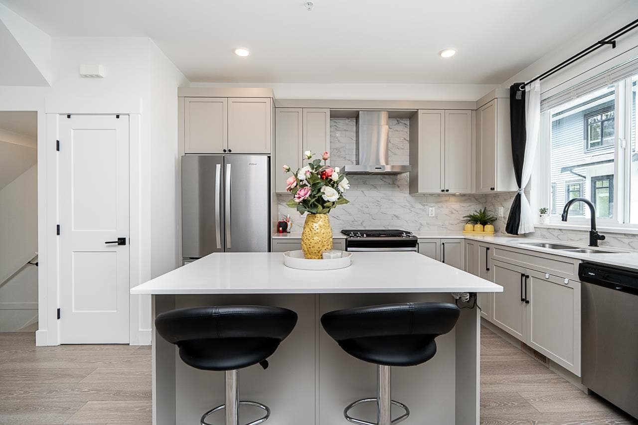 21 - 6897 201 Street, Langley, V2Y 0Z3 — photo 1