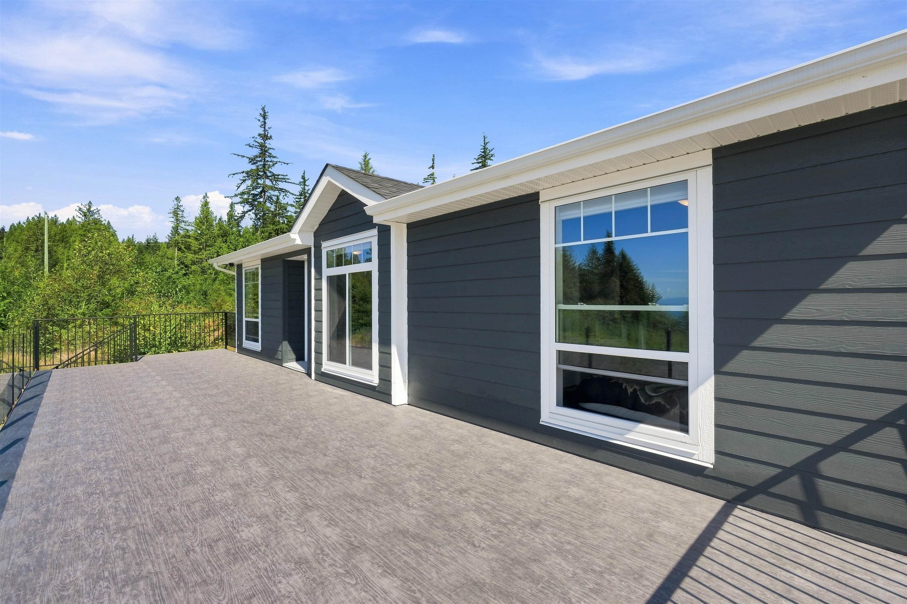 1846 Harman Road, Roberts Creek, V0N 2W5 — photo 2