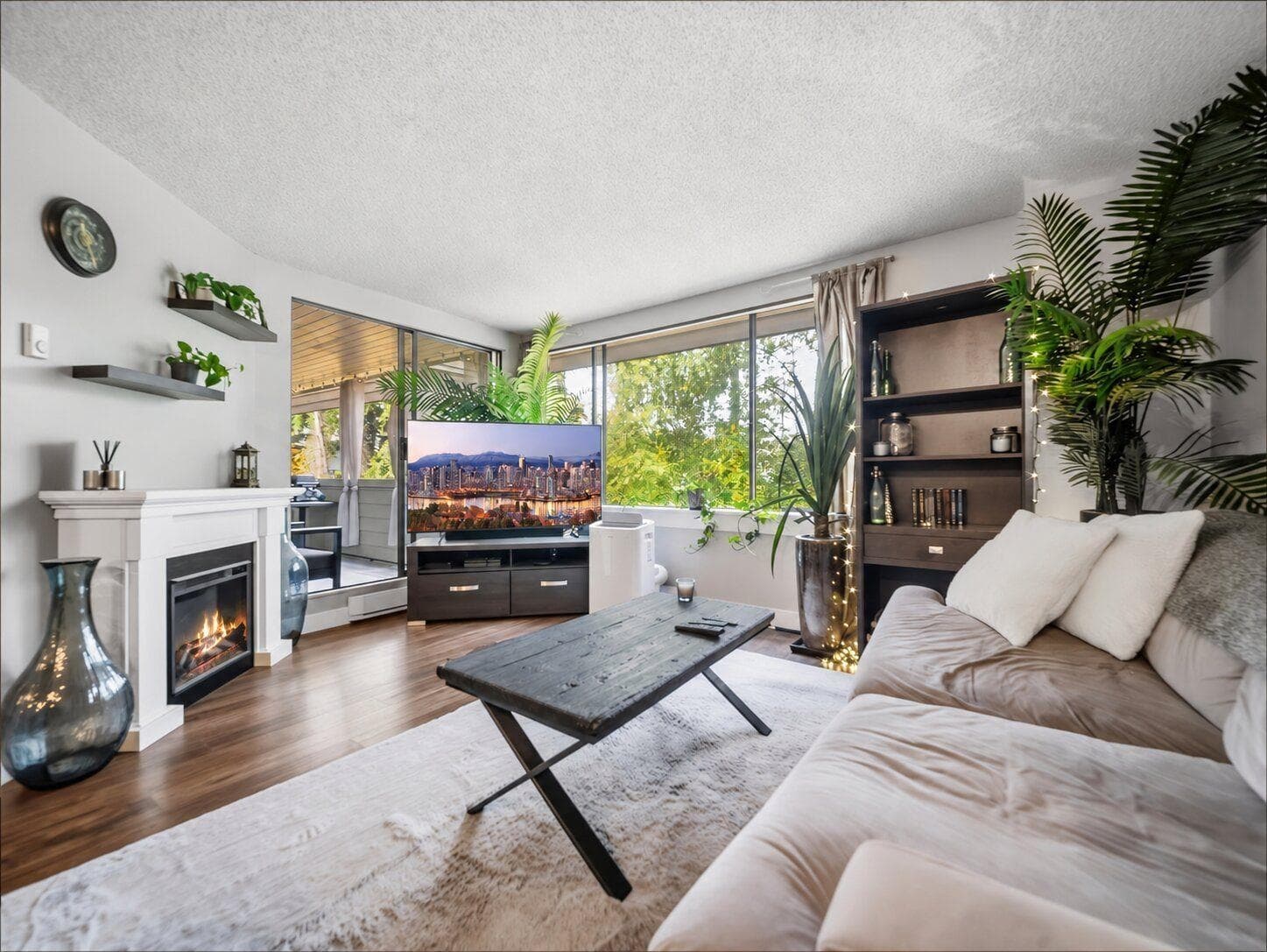208 - 15272 19 Avenue, Surrey, V4A 1X6 — photo 2