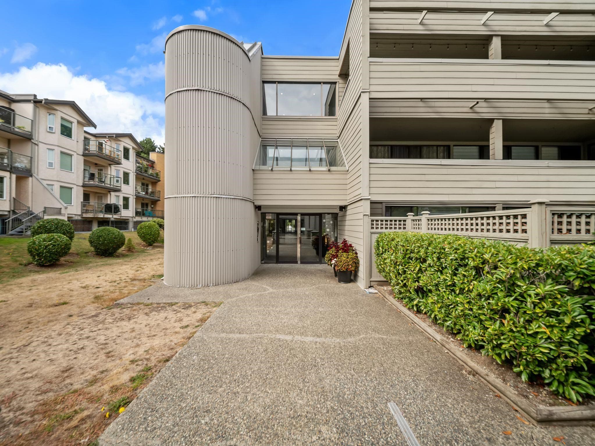 208 - 15272 19 Avenue, Surrey, V4A 1X6 — photo 1