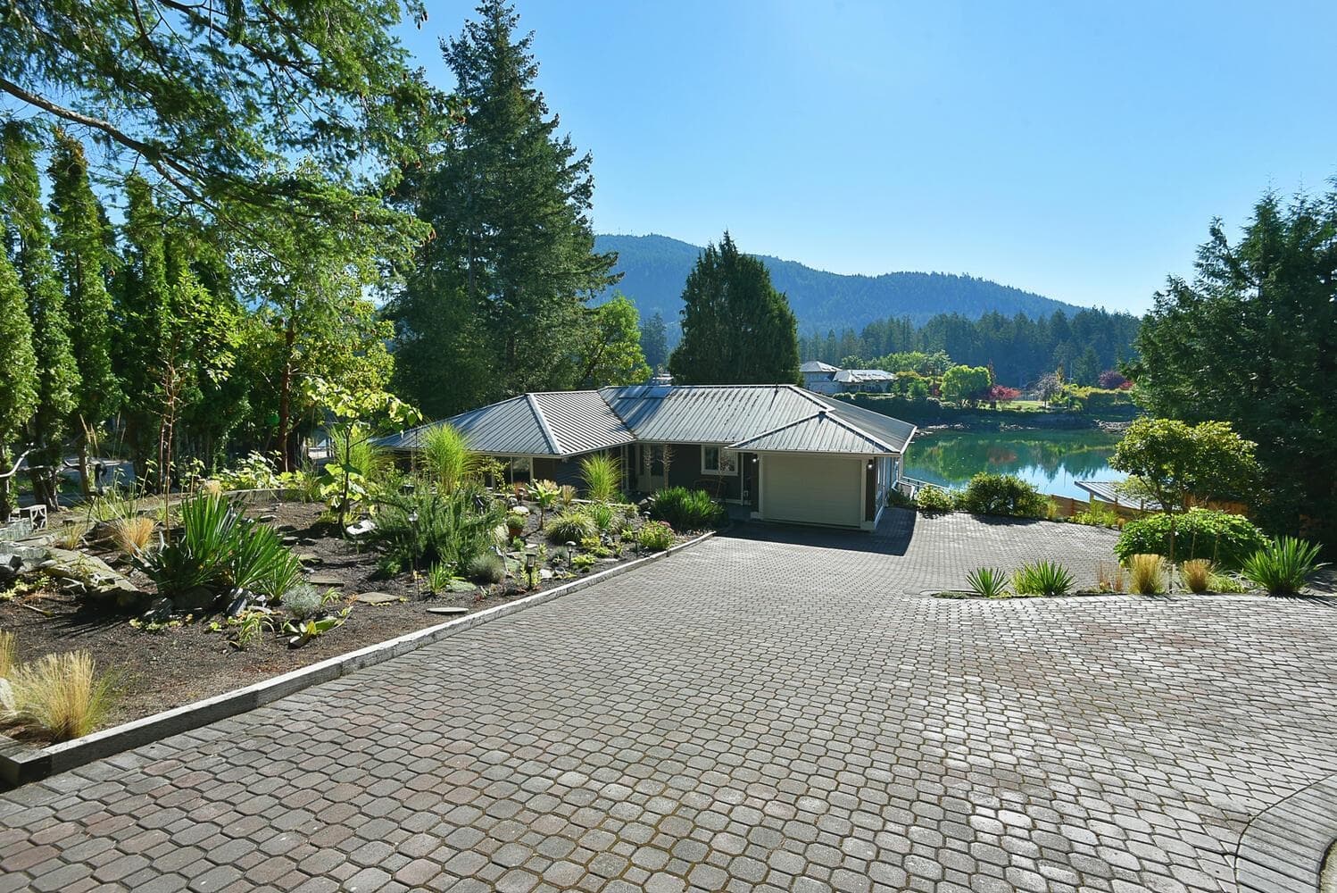 12828 Gilden Road, Madeira Park, V0N 2H1 — photo 3