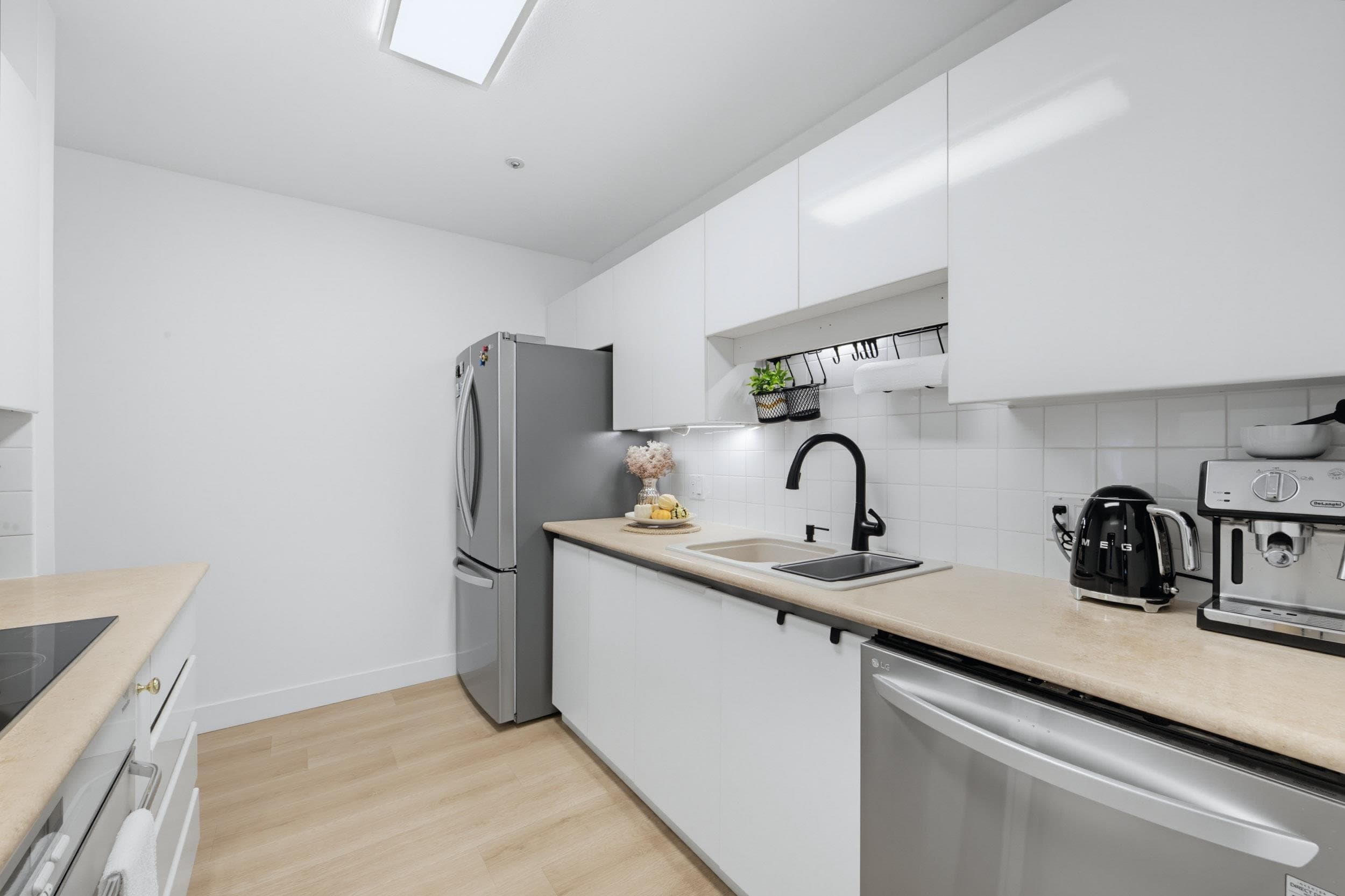 203 - 15375 17 Avenue, Surrey, V4A 1T8 — photo 3