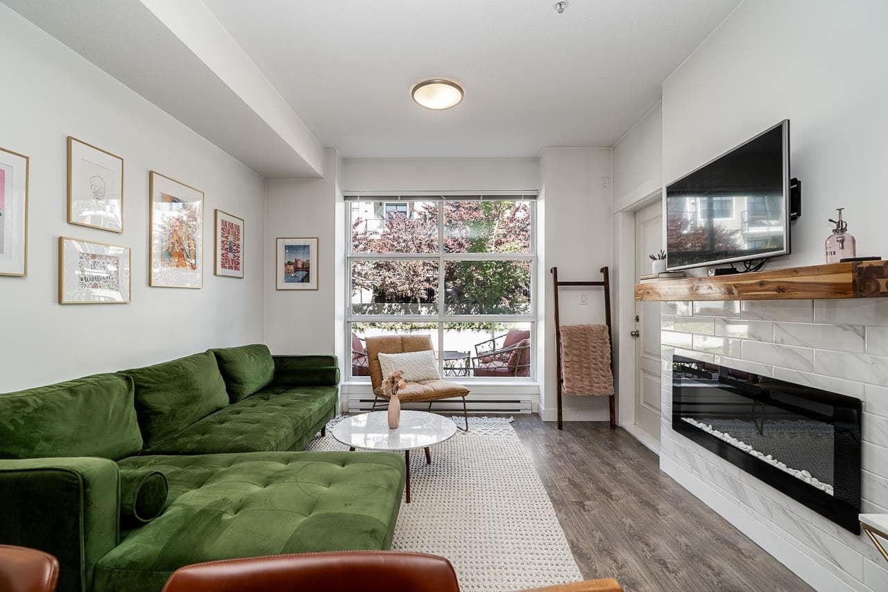 210 - 827 Roderick Avenue, Coquitlam, V3K 0E3 — photo 1