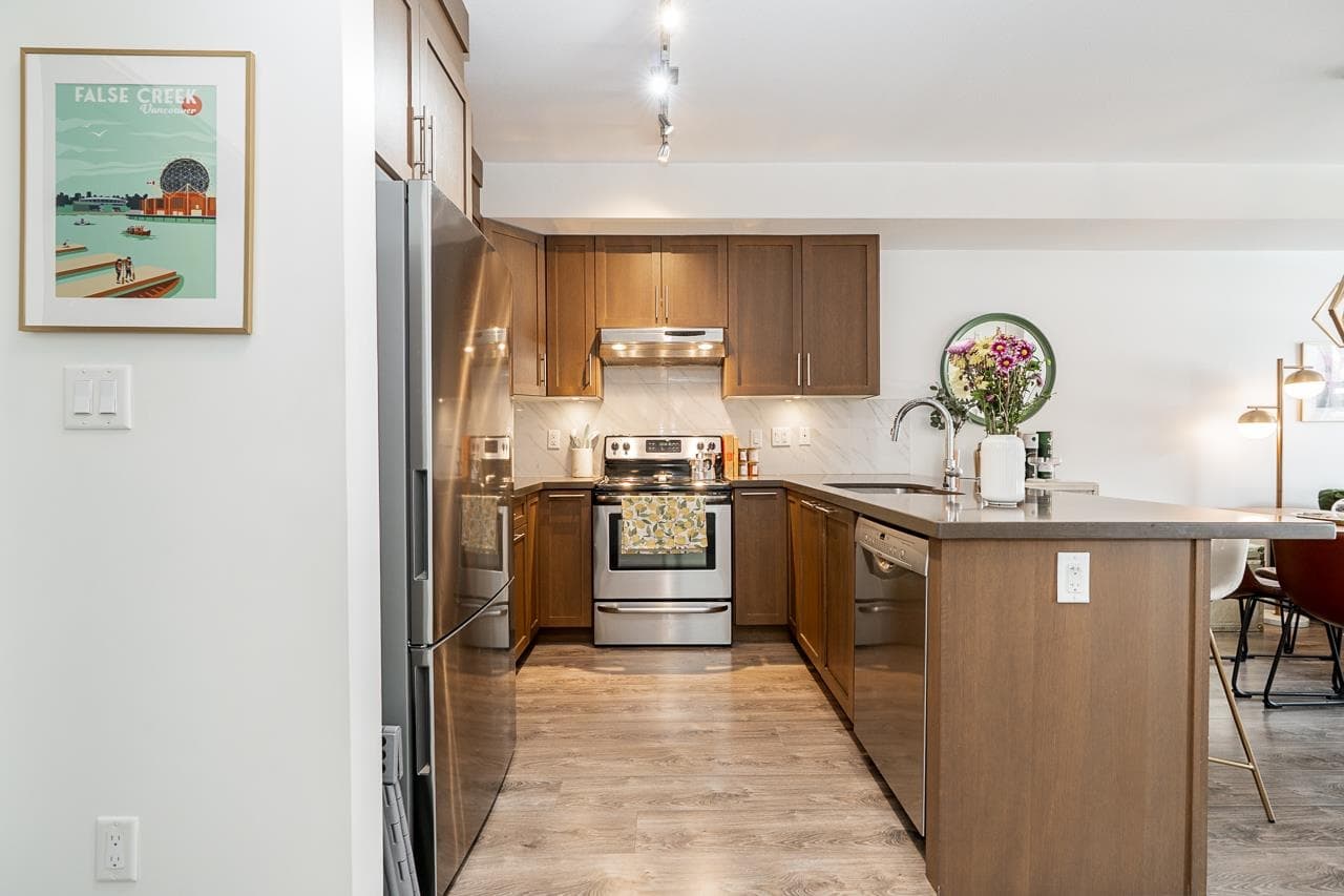 210 - 827 Roderick Avenue, Coquitlam, V3K 0E3 — photo 5