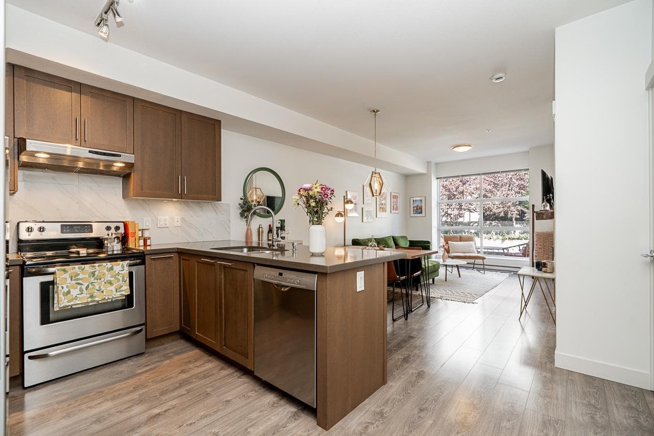 210 - 827 Roderick Avenue, Coquitlam, V3K 0E3 — photo 4