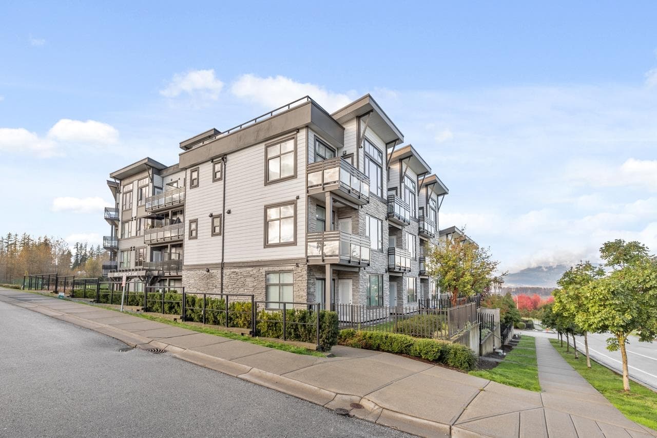 309 - 9983 E Barnston Drive, Surrey, V4N 6T3 — photo 1