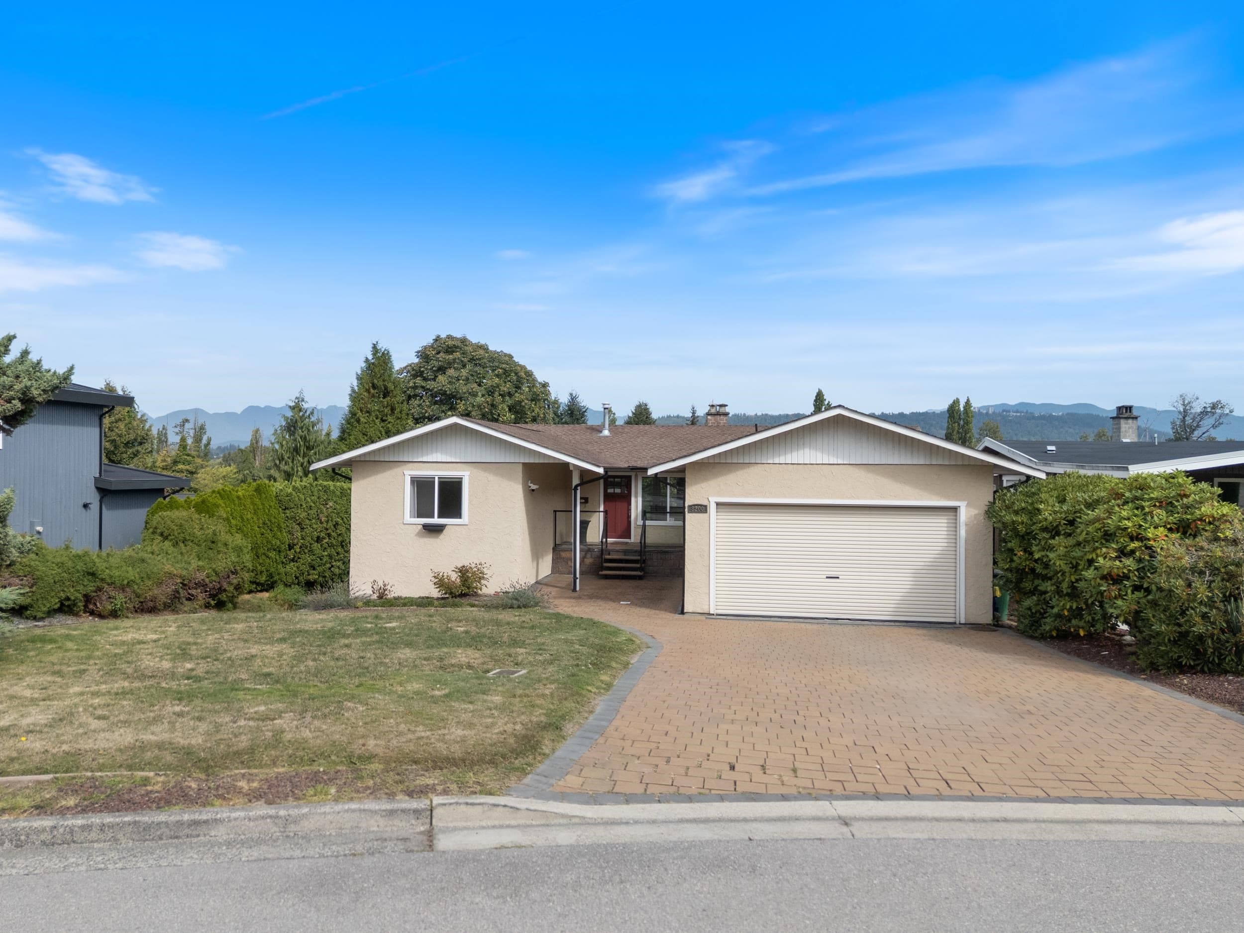 8200 Burnfield Crescent, Burnaby, V5E 3W7 — photo 2