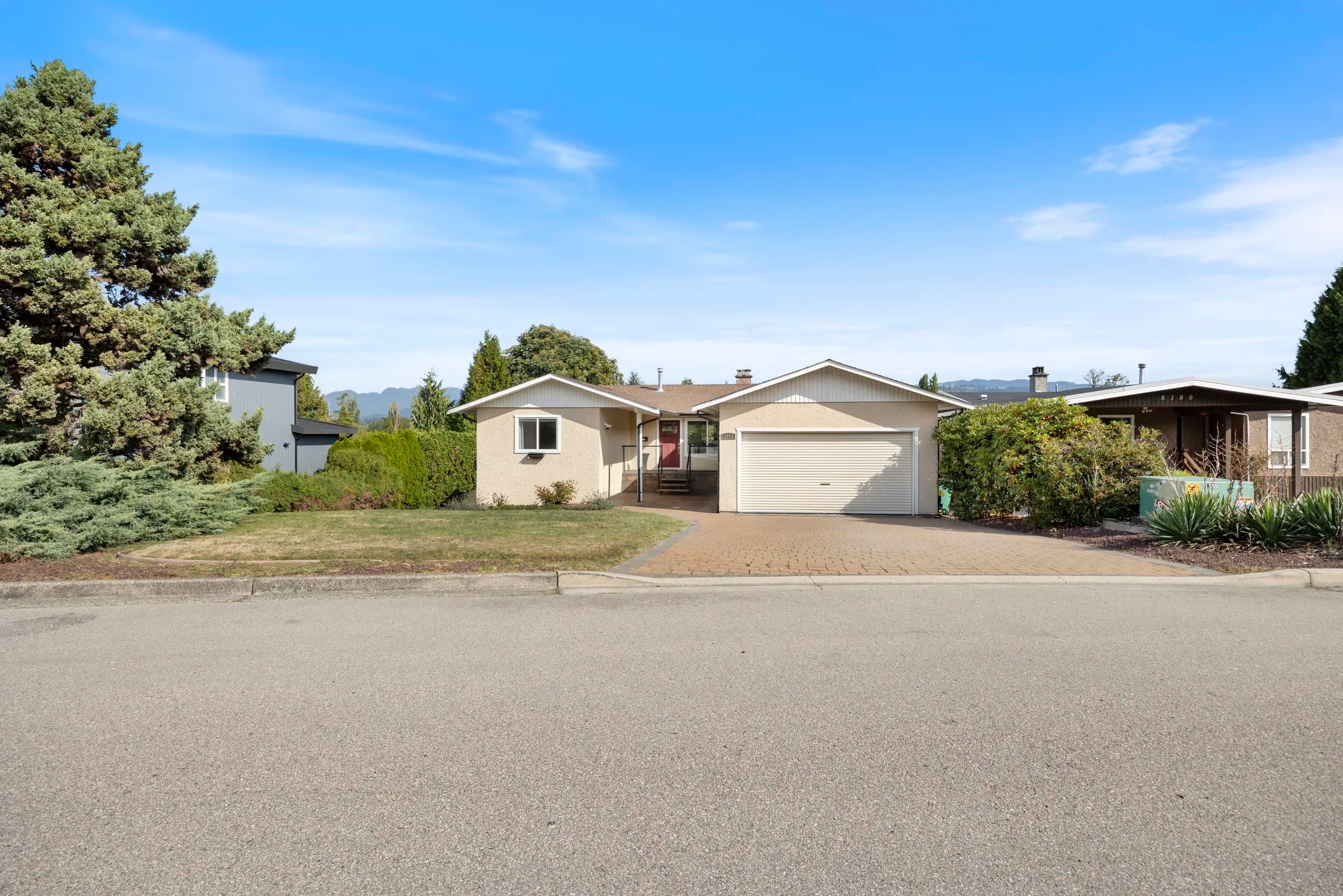 8200 Burnfield Crescent, Burnaby, V5E 3W7 — photo 3