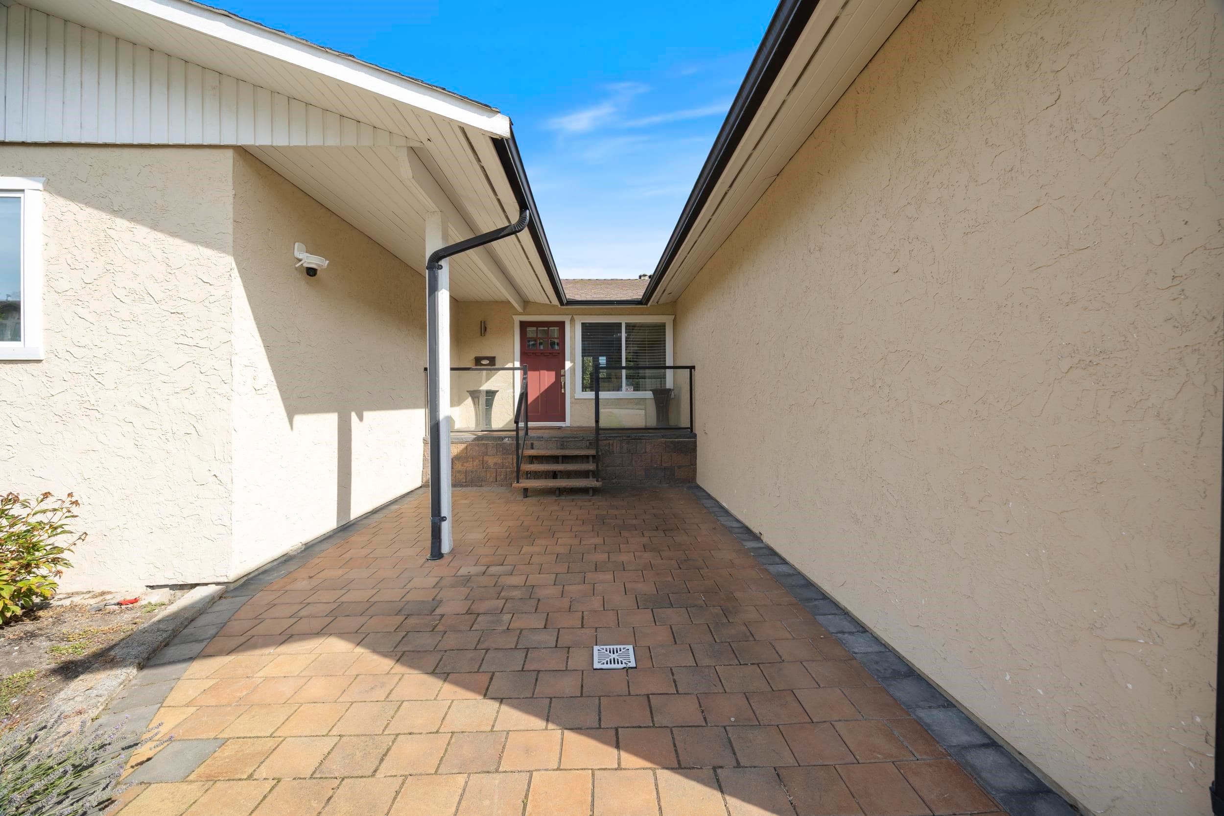 8200 Burnfield Crescent, Burnaby, V5E 3W7 — photo 4