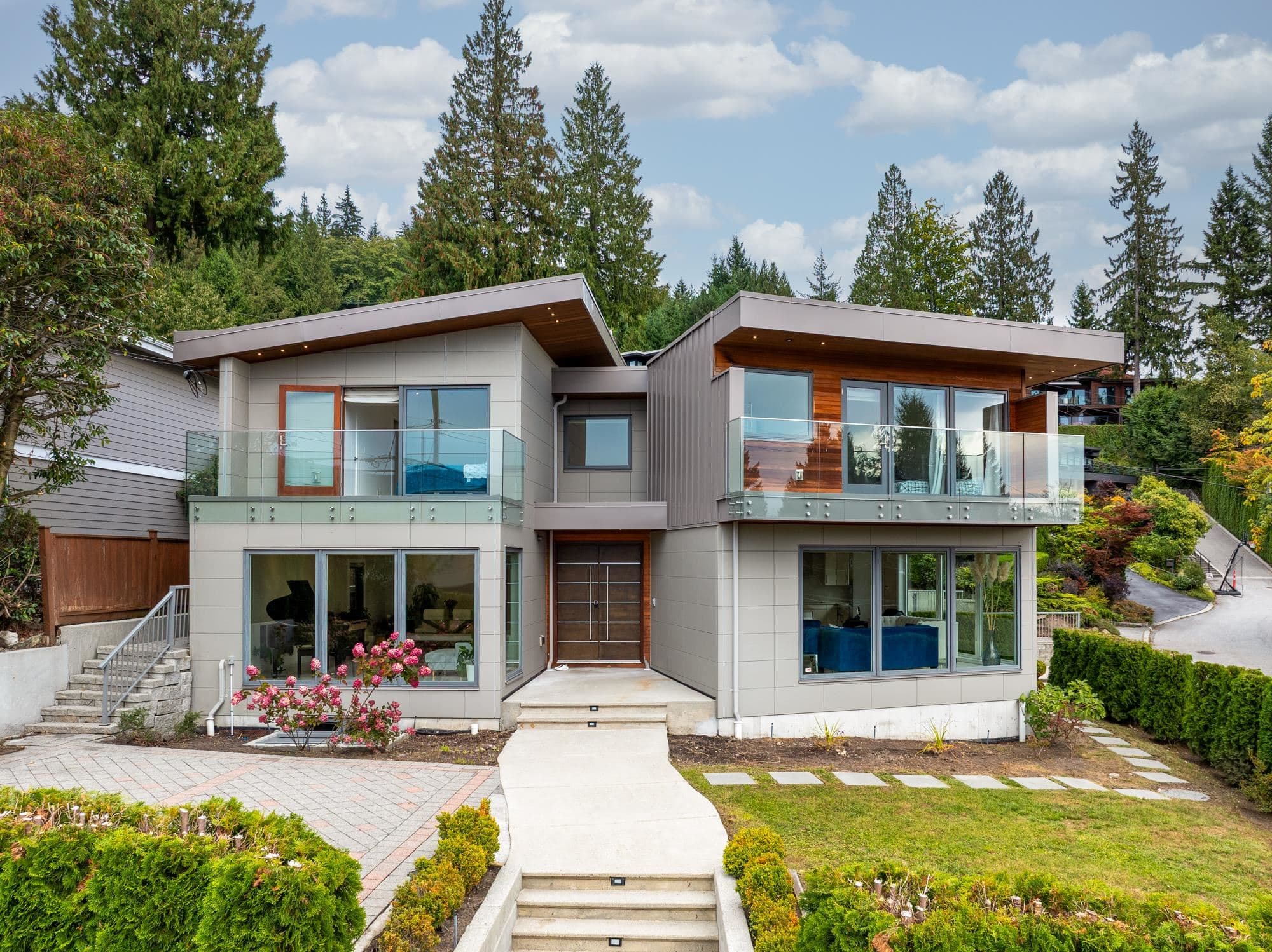4716 Skyline Drive, North Vancouver, V7R 3H8 — photo 1