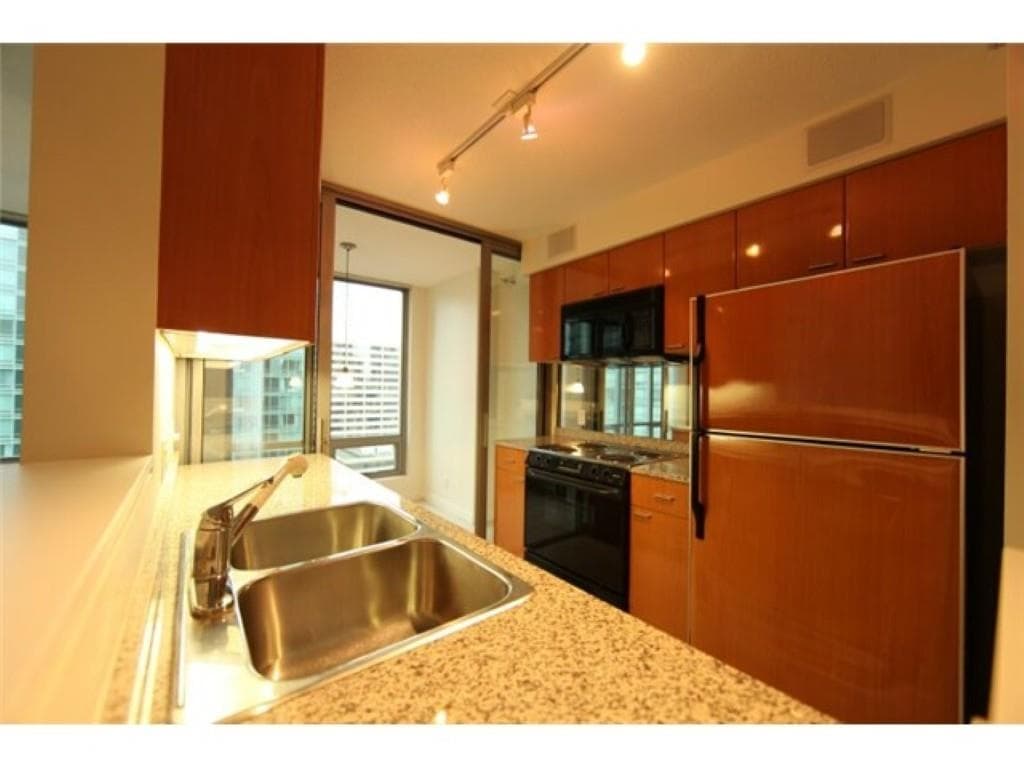 2105 - 1288 W Georgia Street, Vancouver, V6E 4R3 — photo 3