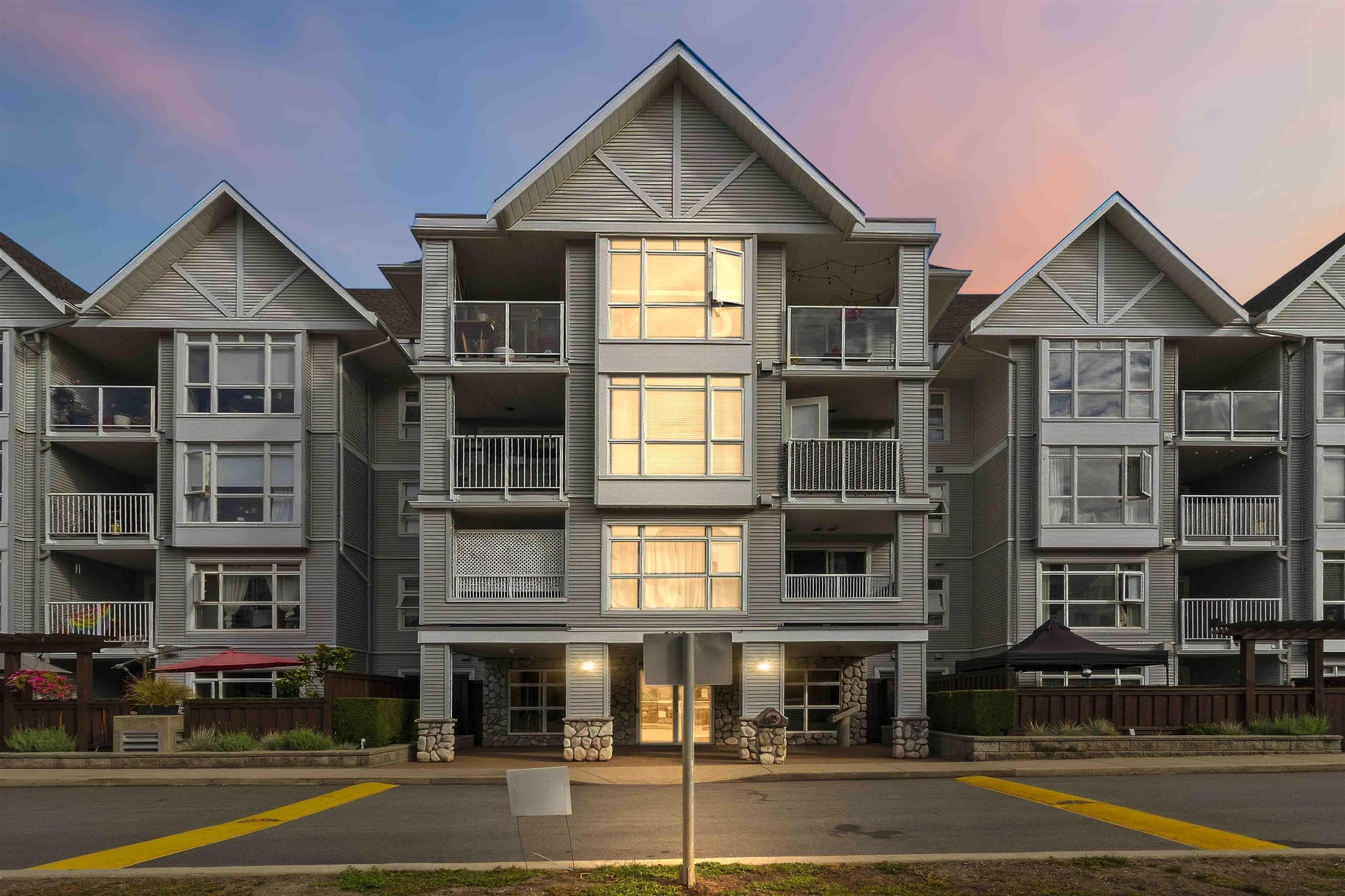 401 - 3142 St Johns Street, Port Moody, V3H 5E5 — photo 2