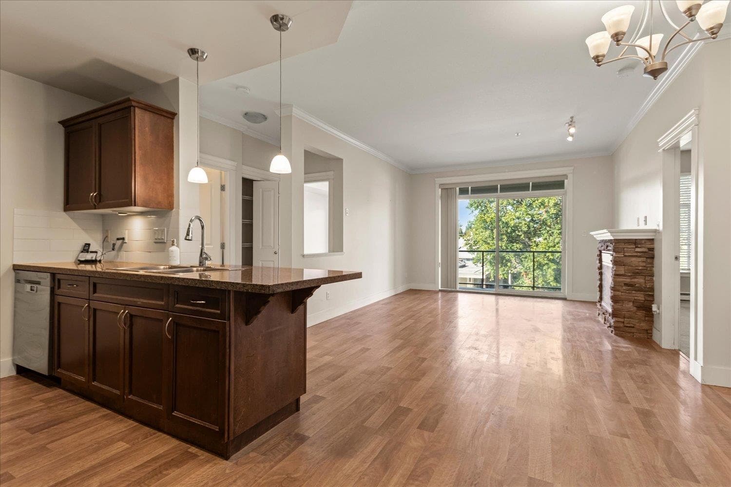 302 - 33338 Mayfair Avenue, Abbotsford, V2S 0A4 — photo 1