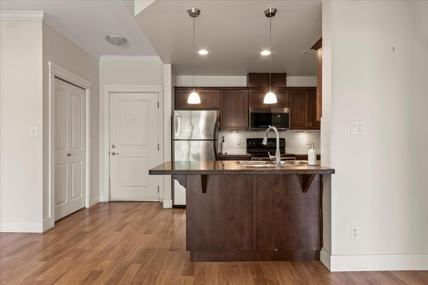 302 - 33338 Mayfair Avenue, Abbotsford, V2S 0A4 — photo 4