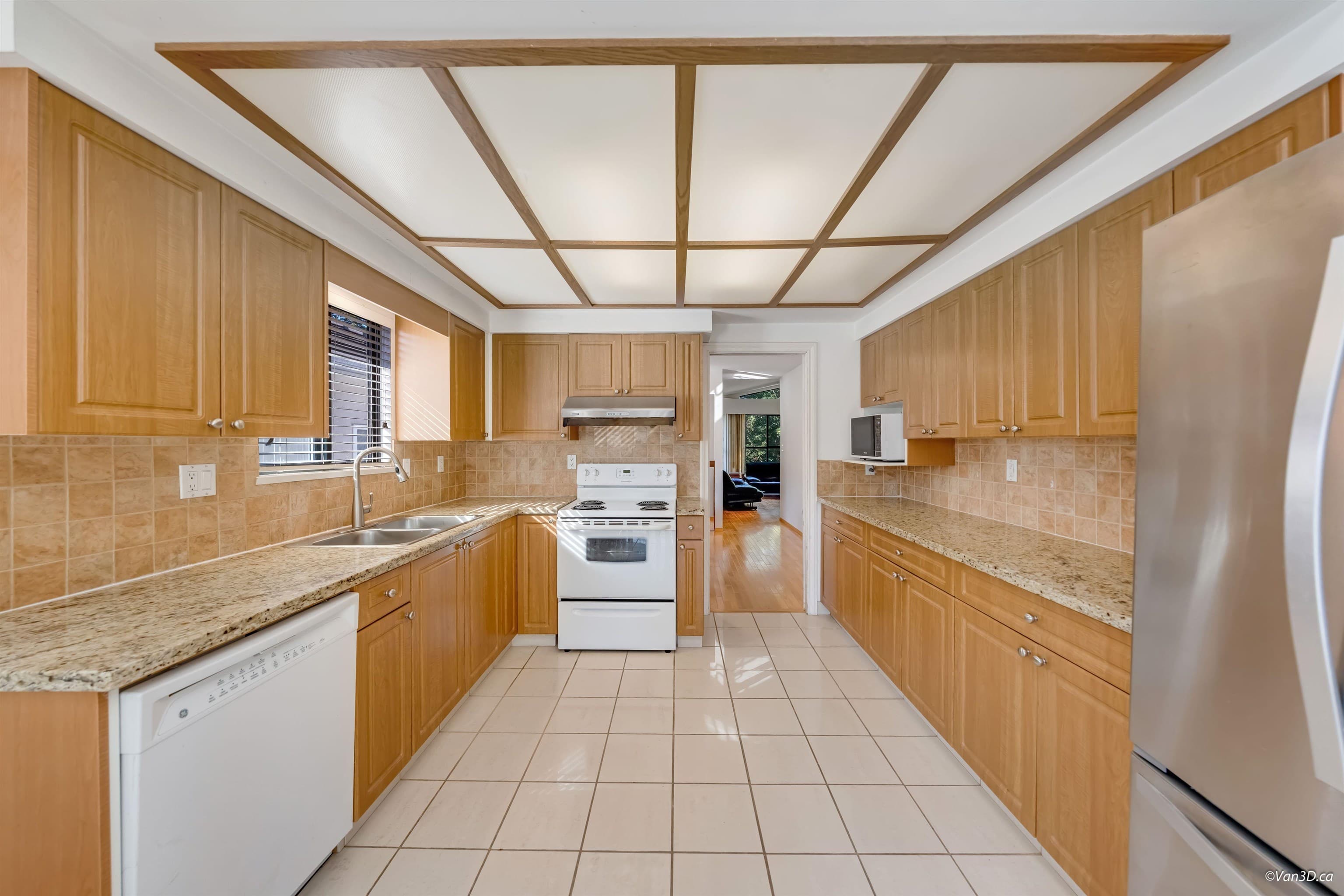 3056 E 28th Avenue, Vancouver, V5R 1S5 — photo 3