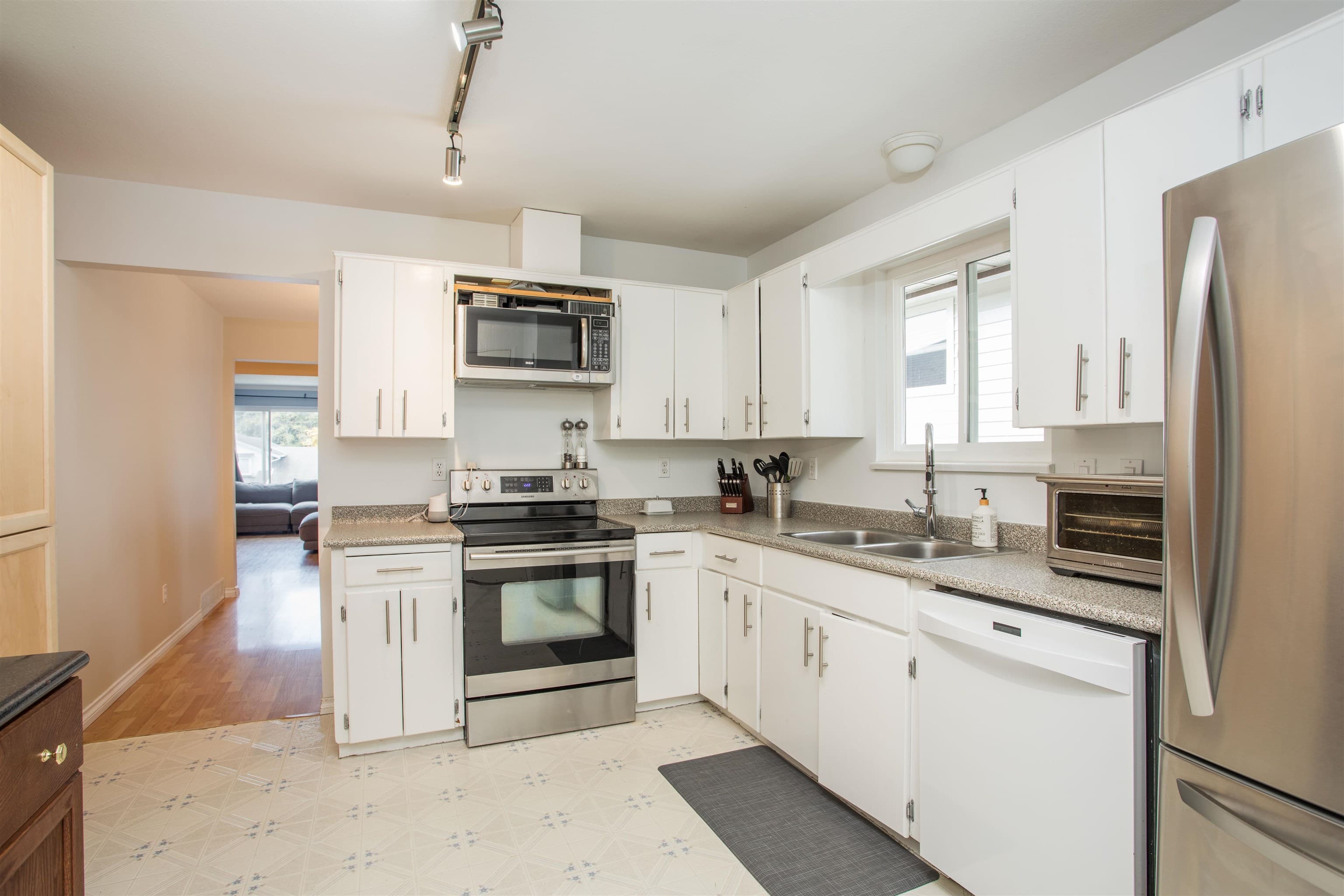 11270 Harrison Street, Maple Ridge, V2X 9P5 — photo 5