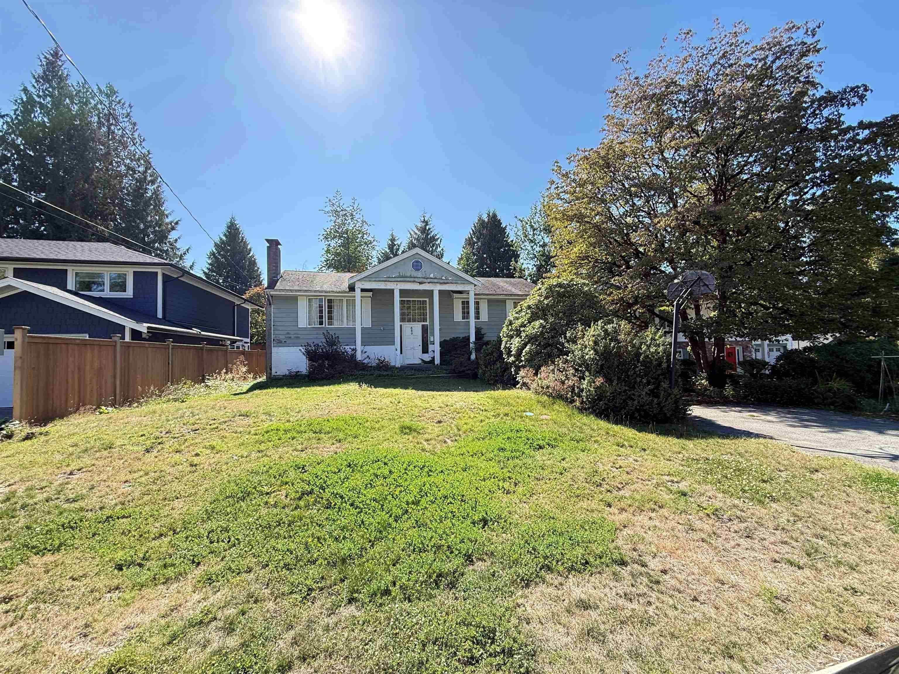 889 Ross Road, North Vancouver, V7K 1C4 — photo 2