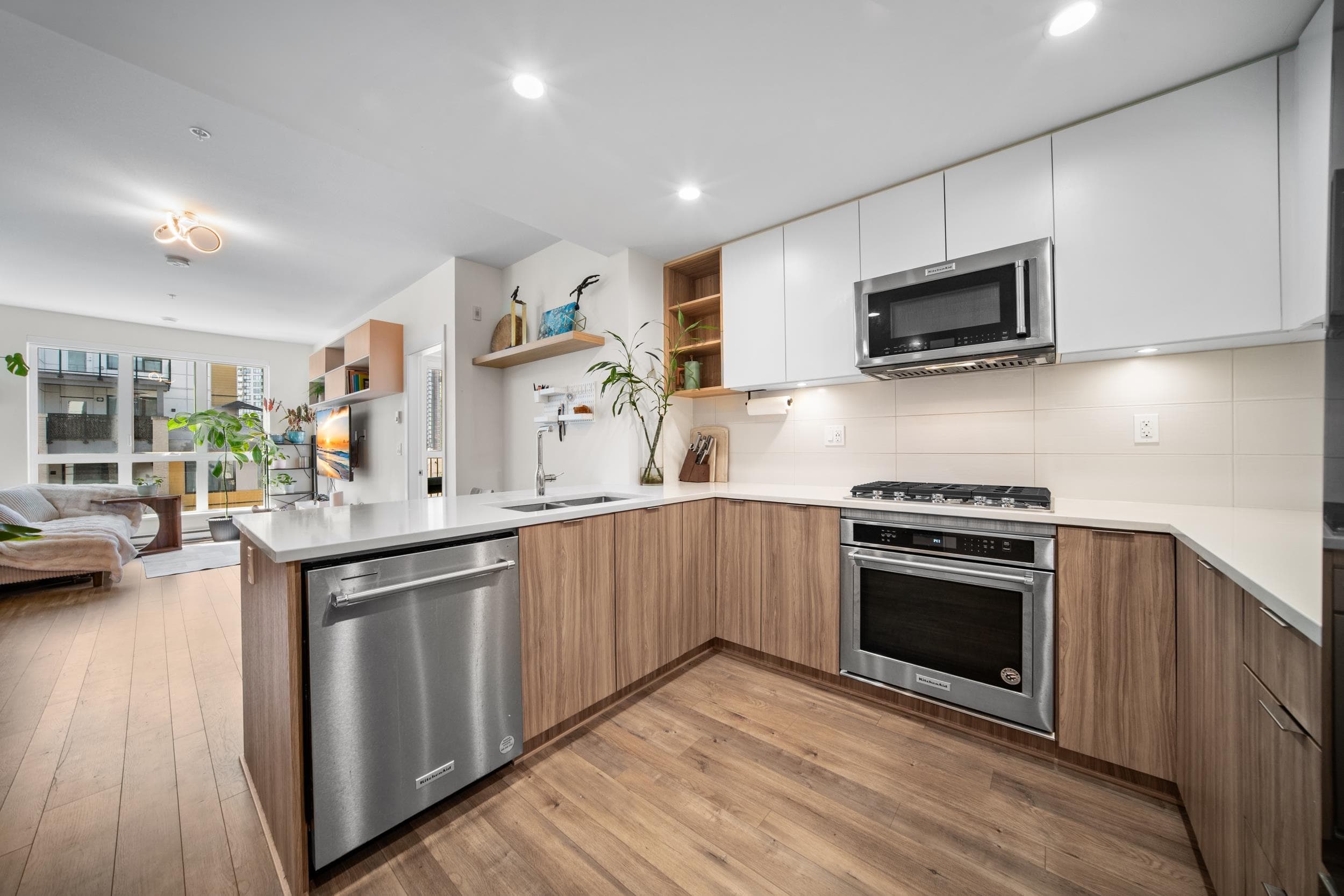 412 - 750 Dogwood Street, Coquitlam, V3J 4B7 — photo 2