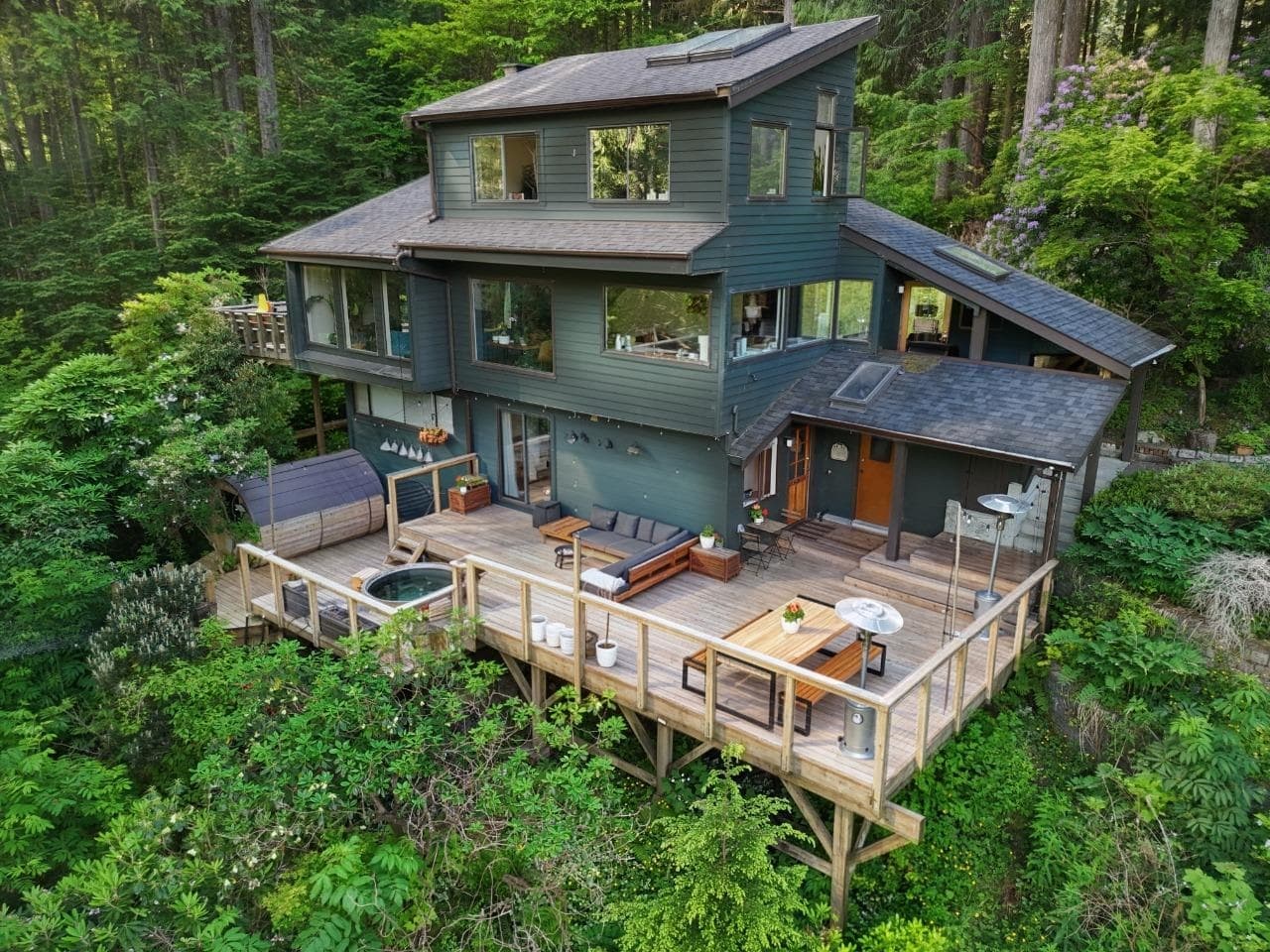 4440 Marion Road, North Vancouver, V7K 2V2 — photo 2