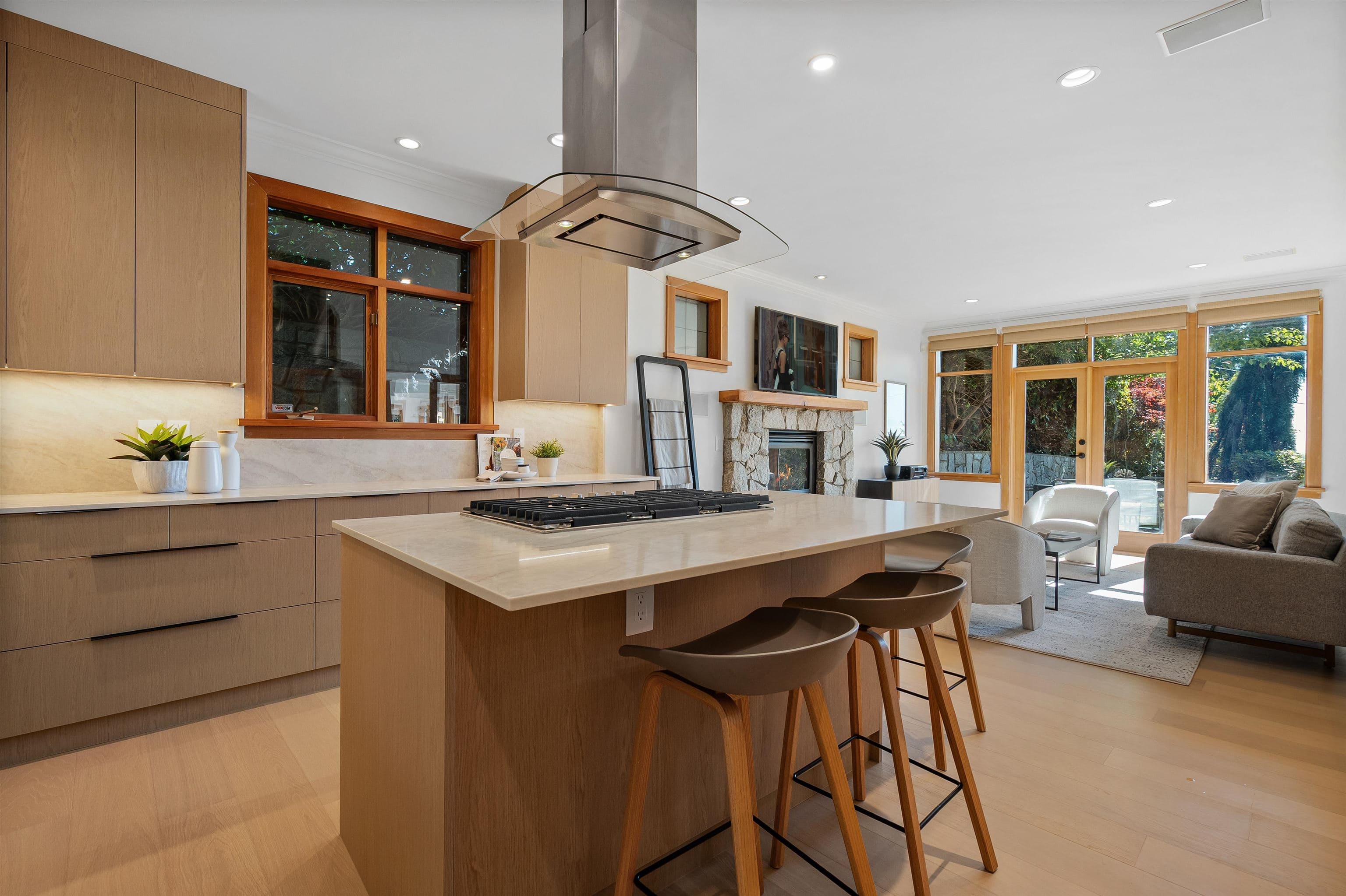 4812 Skyline Drive, North Vancouver, V7R 3J3 — photo 4